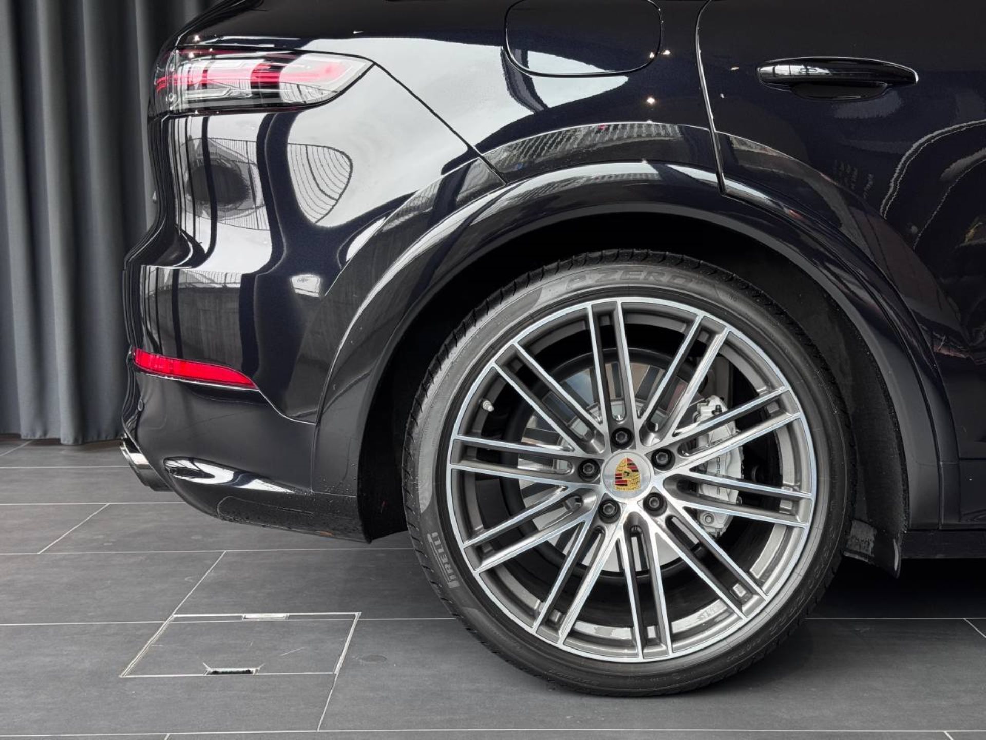 PORSCHE Cayenne Turbo-image-10