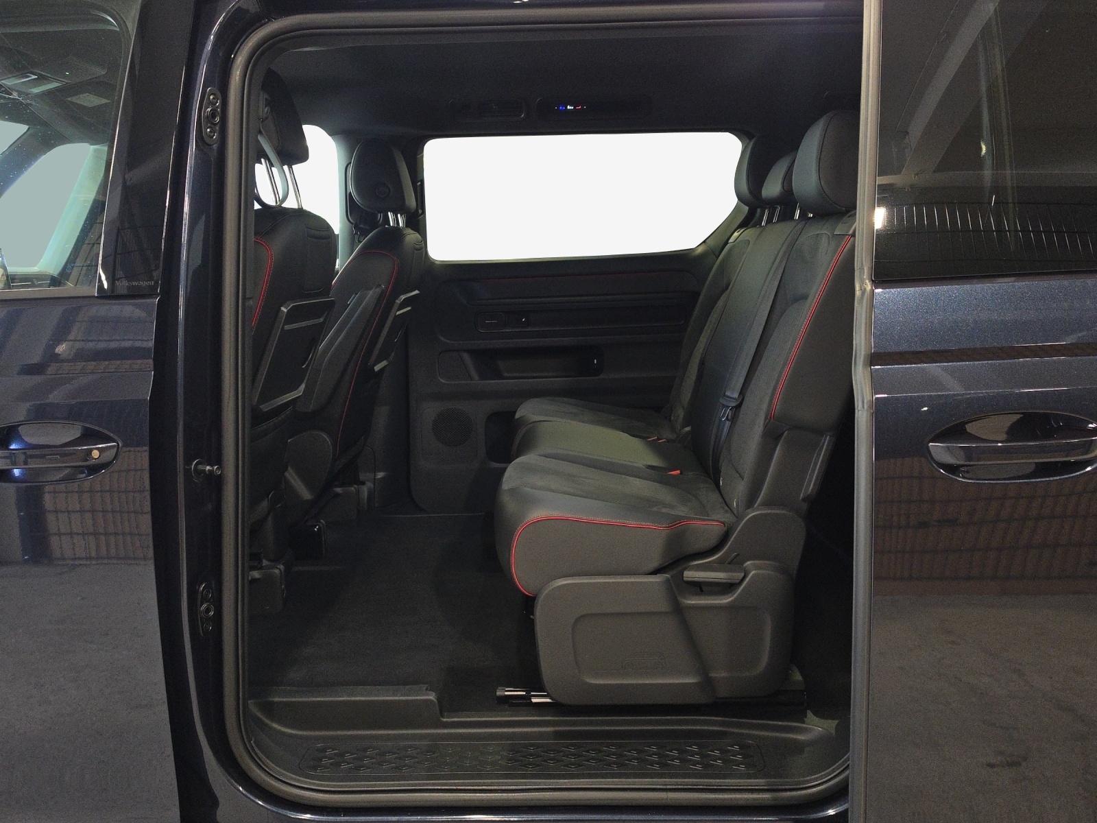 VW ID.Buzz LWB GTX 4 Motion-image-9