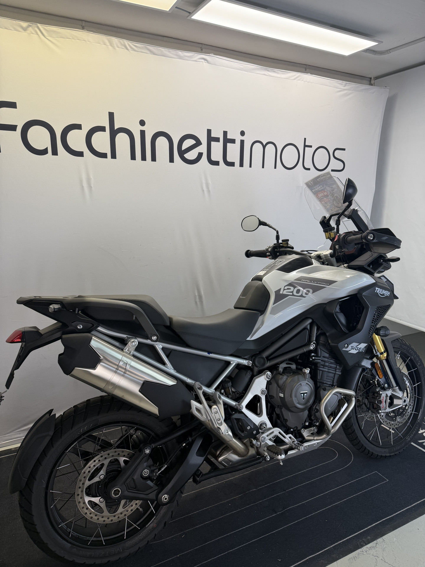 TRIUMPH Tiger 1200 Rally Pro-showroom-element-1
