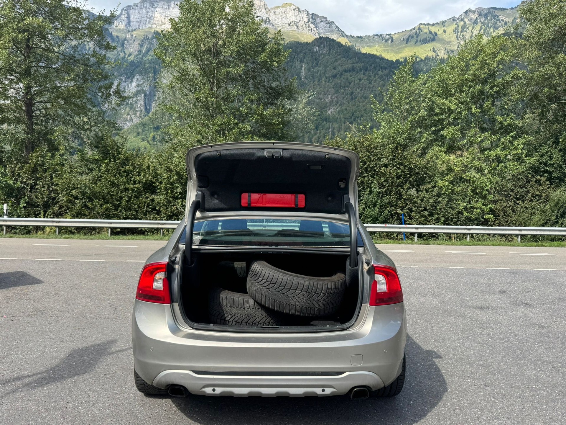 VOLVO S60 D5 AWD Kinetic Geartronic-image-8