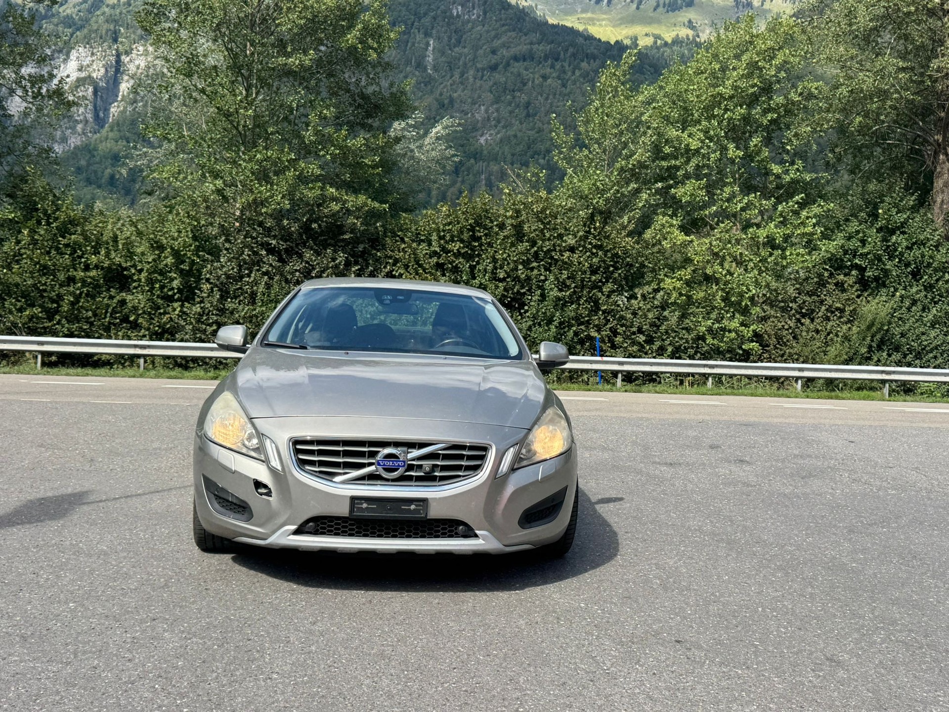 VOLVO S60 D5 AWD Kinetic Geartronic-image-1