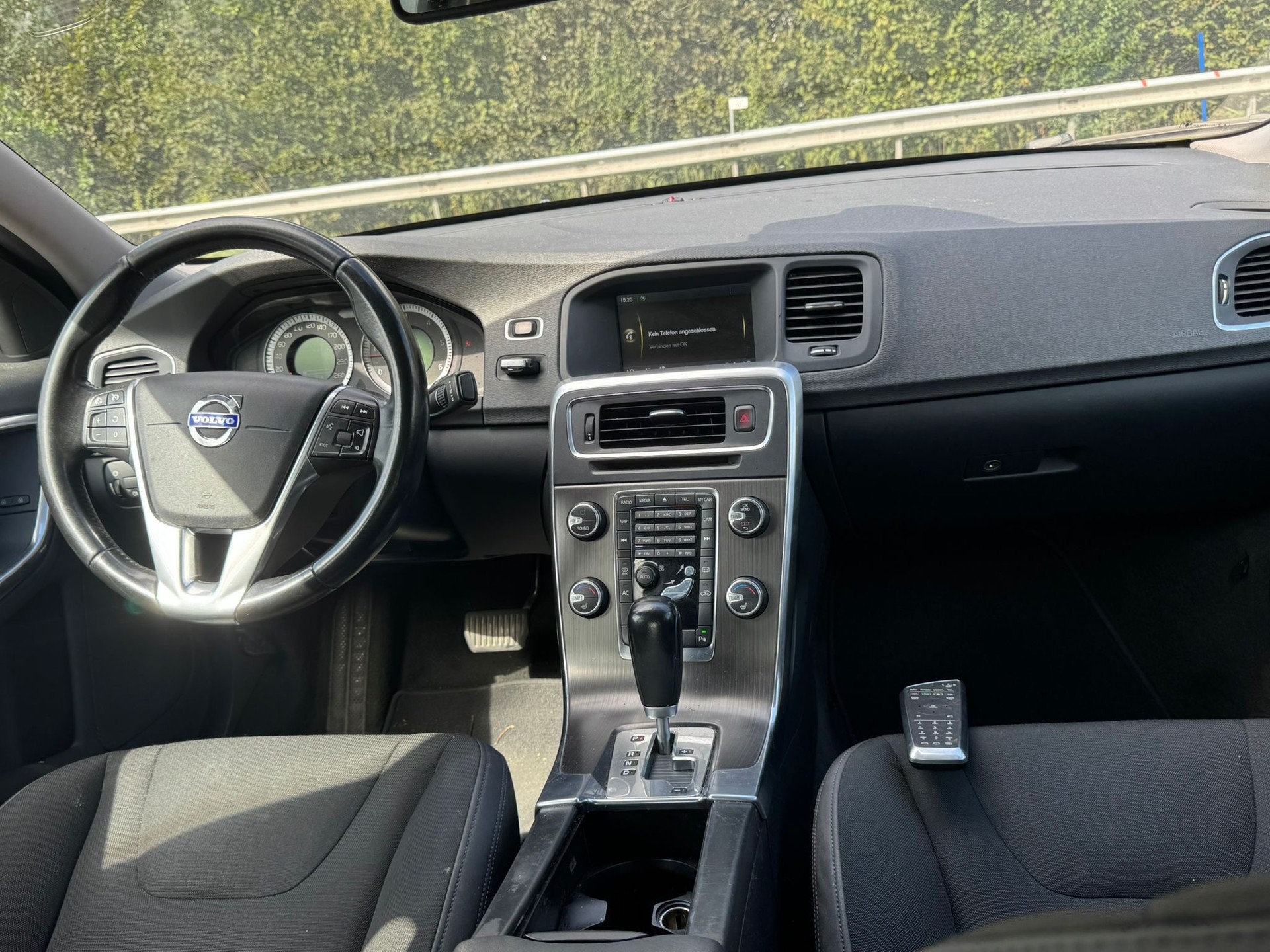 VOLVO S60 D5 AWD Kinetic Geartronic-image-3