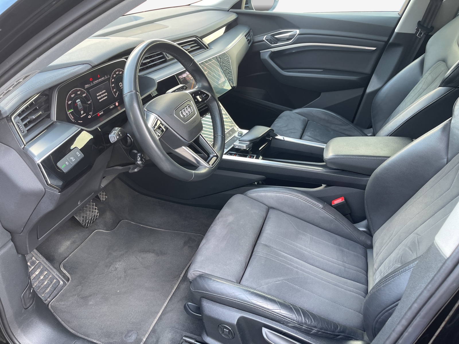 AUDI e-tron 55 Advanced quattro-image-7