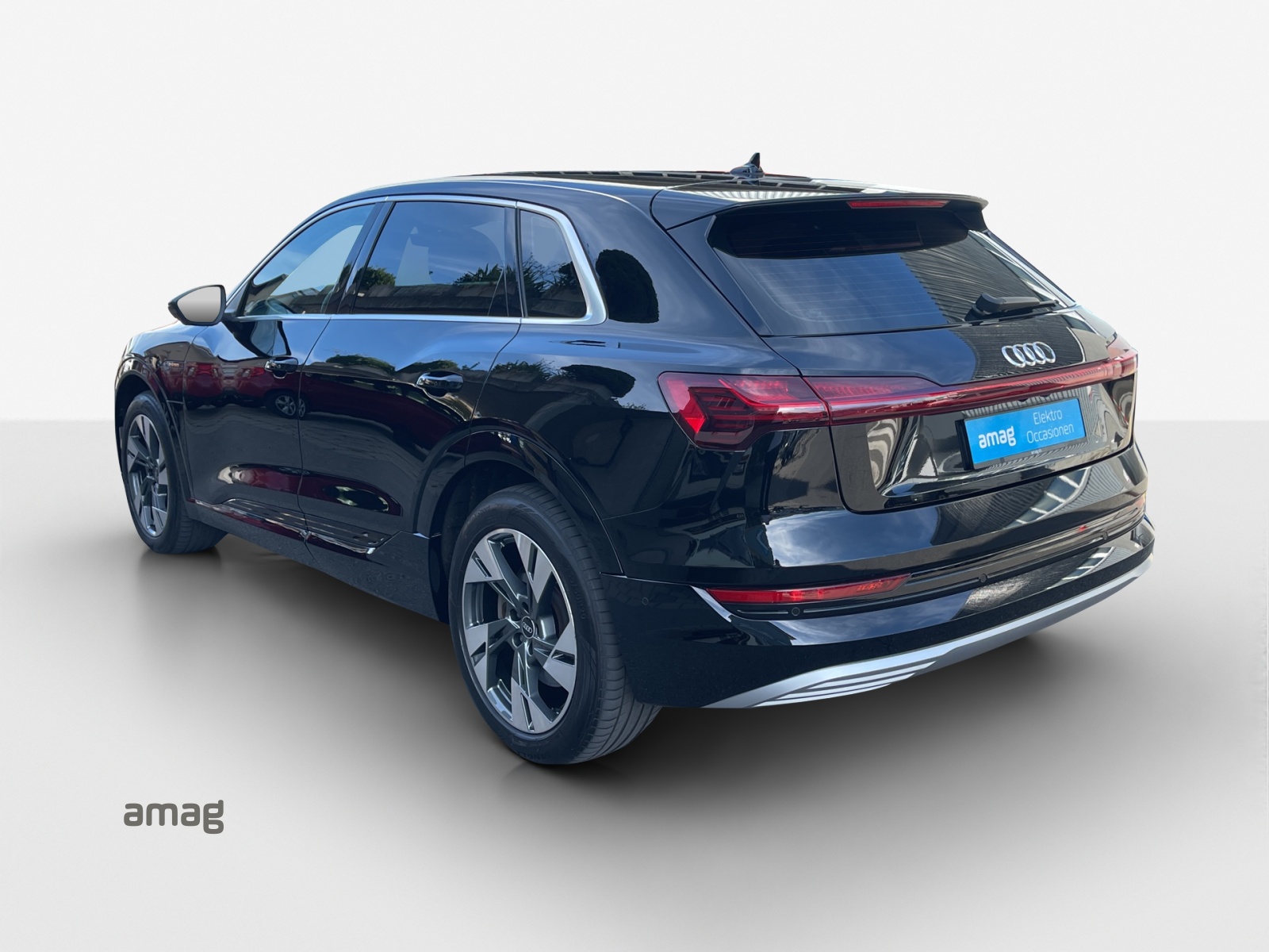 AUDI e-tron 55 Advanced quattro-image-2