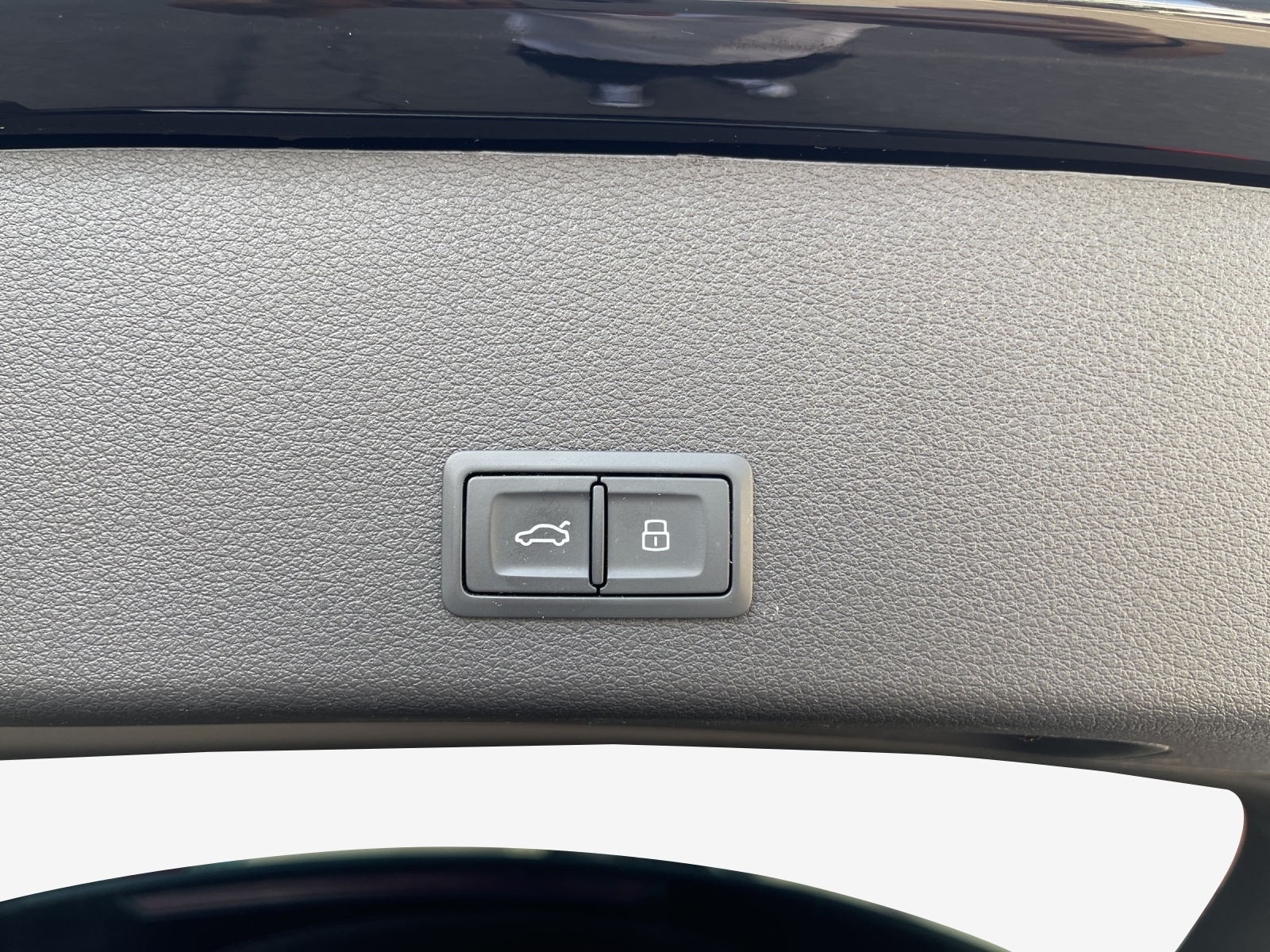 AUDI e-tron 55 Advanced quattro-image-13