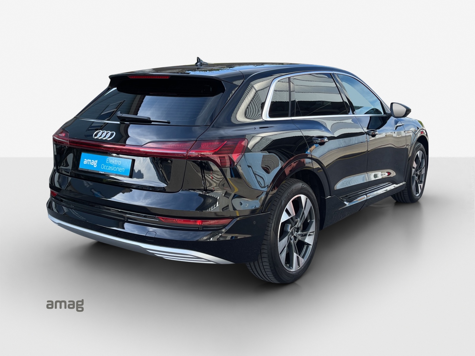 AUDI e-tron 55 Advanced quattro-image-4