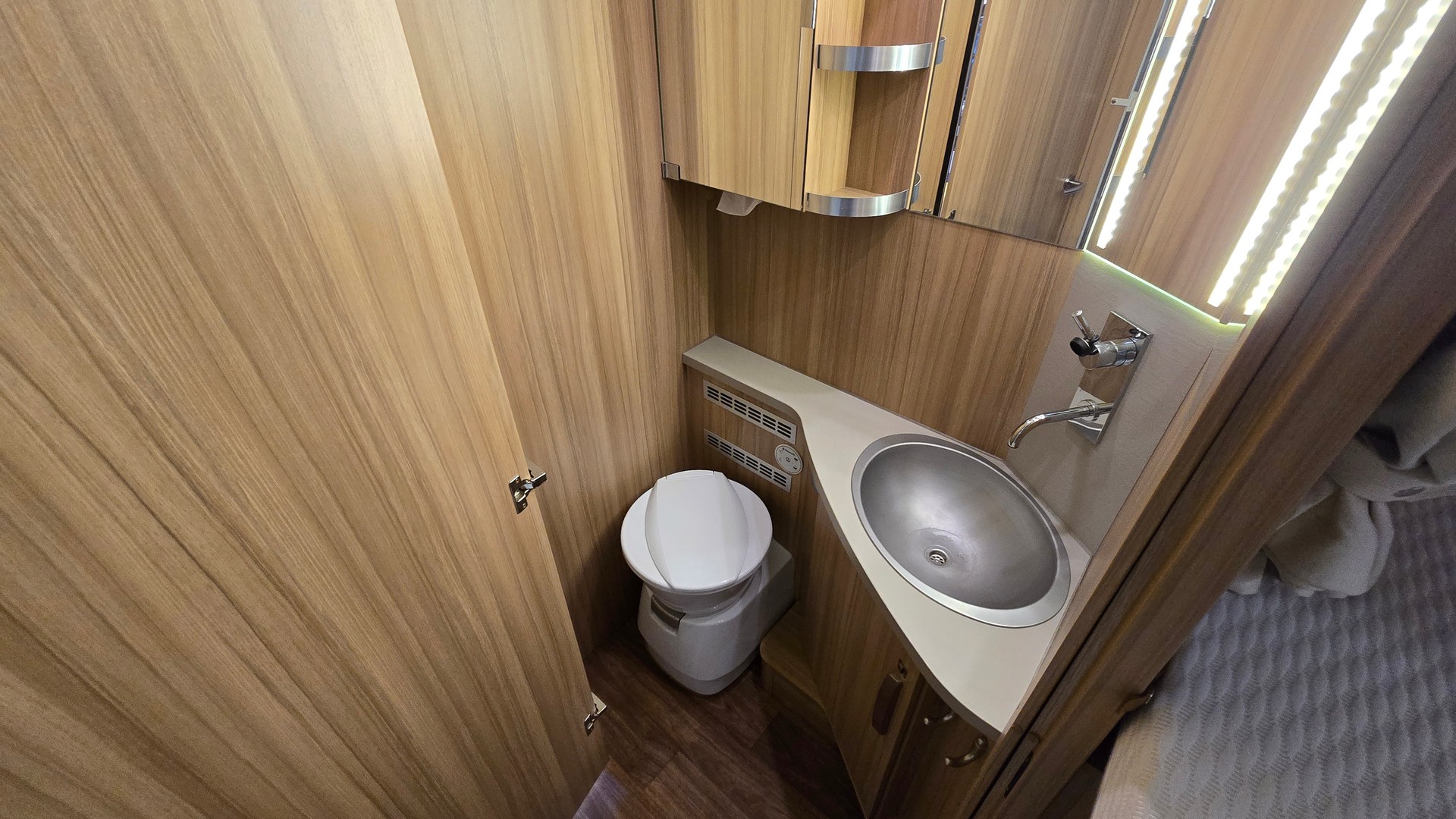 KNAUS SUN TI 700 MEG, Fiat Ducato 2.3MJT 150PS-image-13