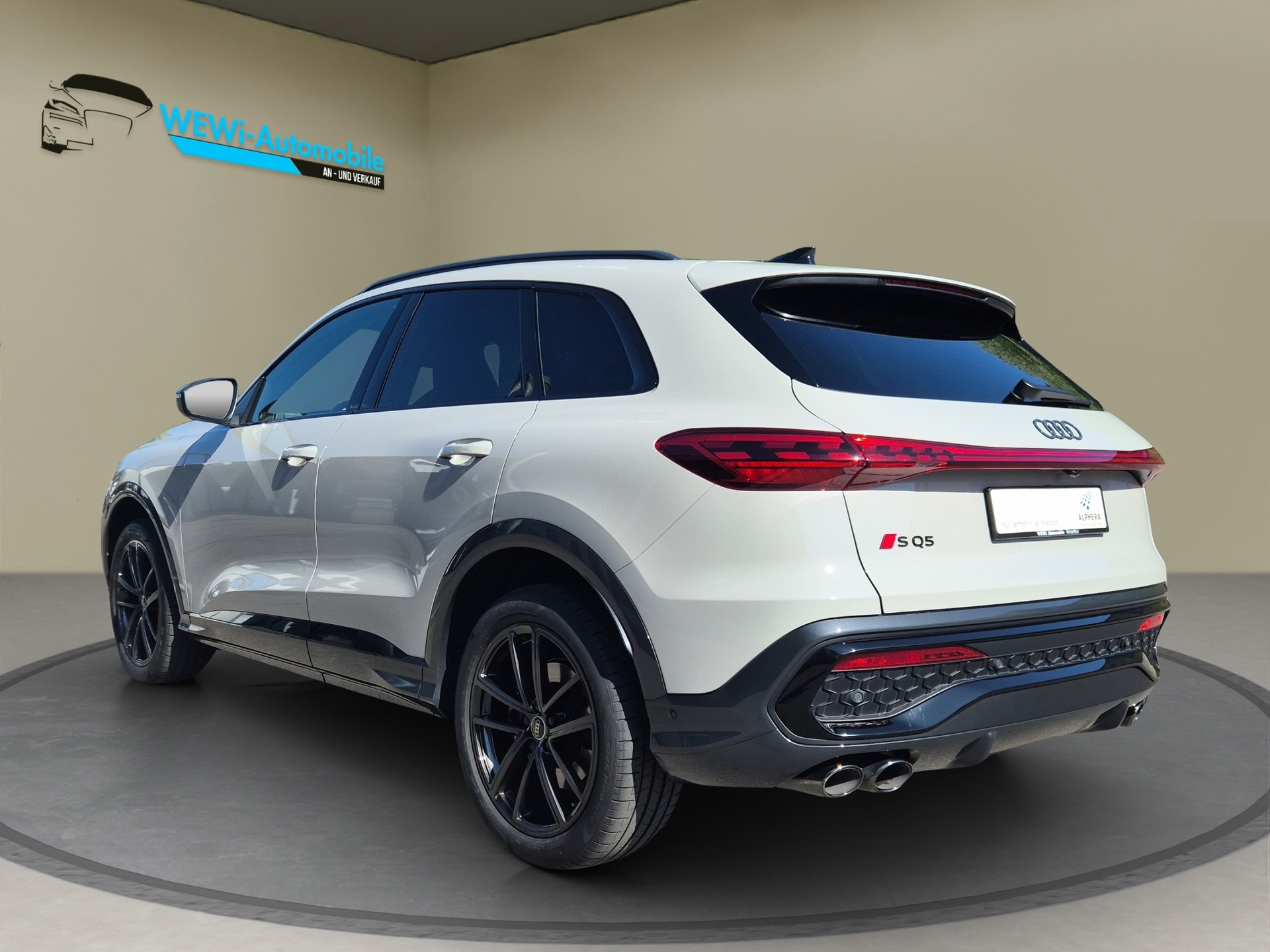 AUDI SQ5 TFSI quattro S-tronic-image-2