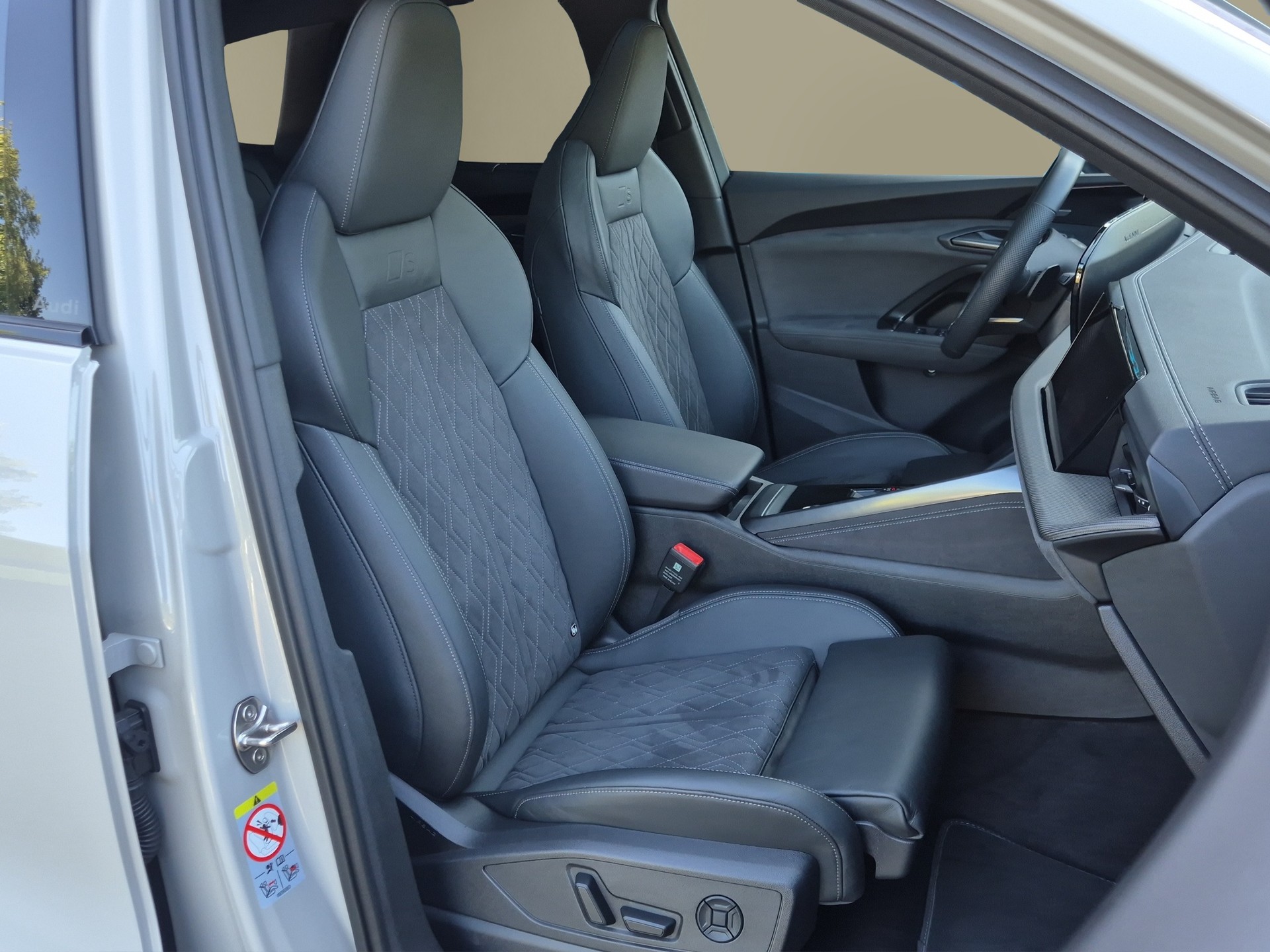 AUDI SQ5 TFSI quattro S-tronic-image-16