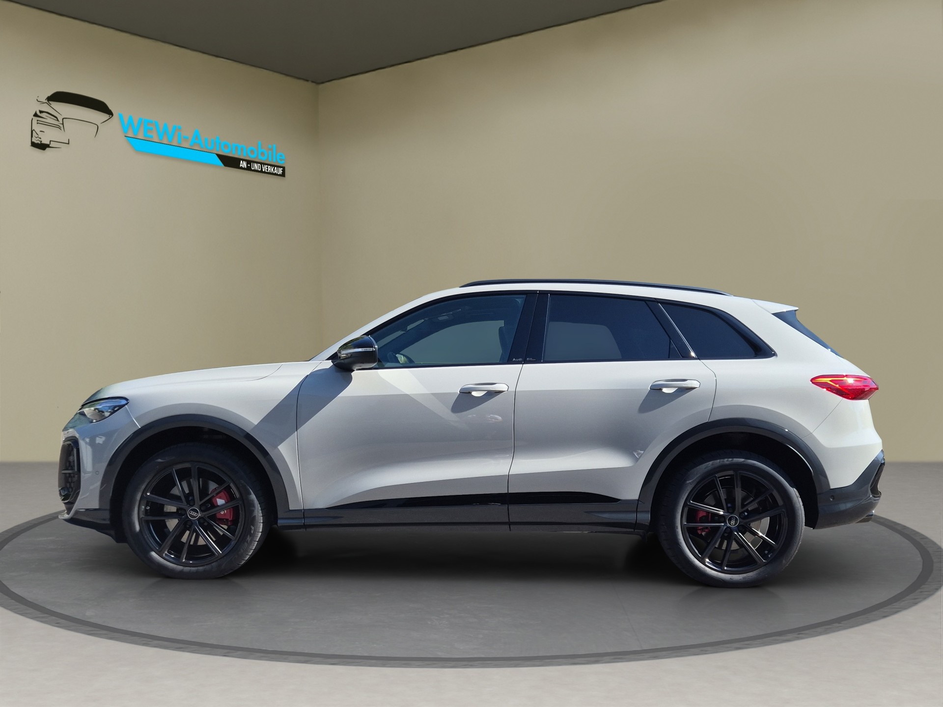 AUDI SQ5 TFSI quattro S-tronic-image-1