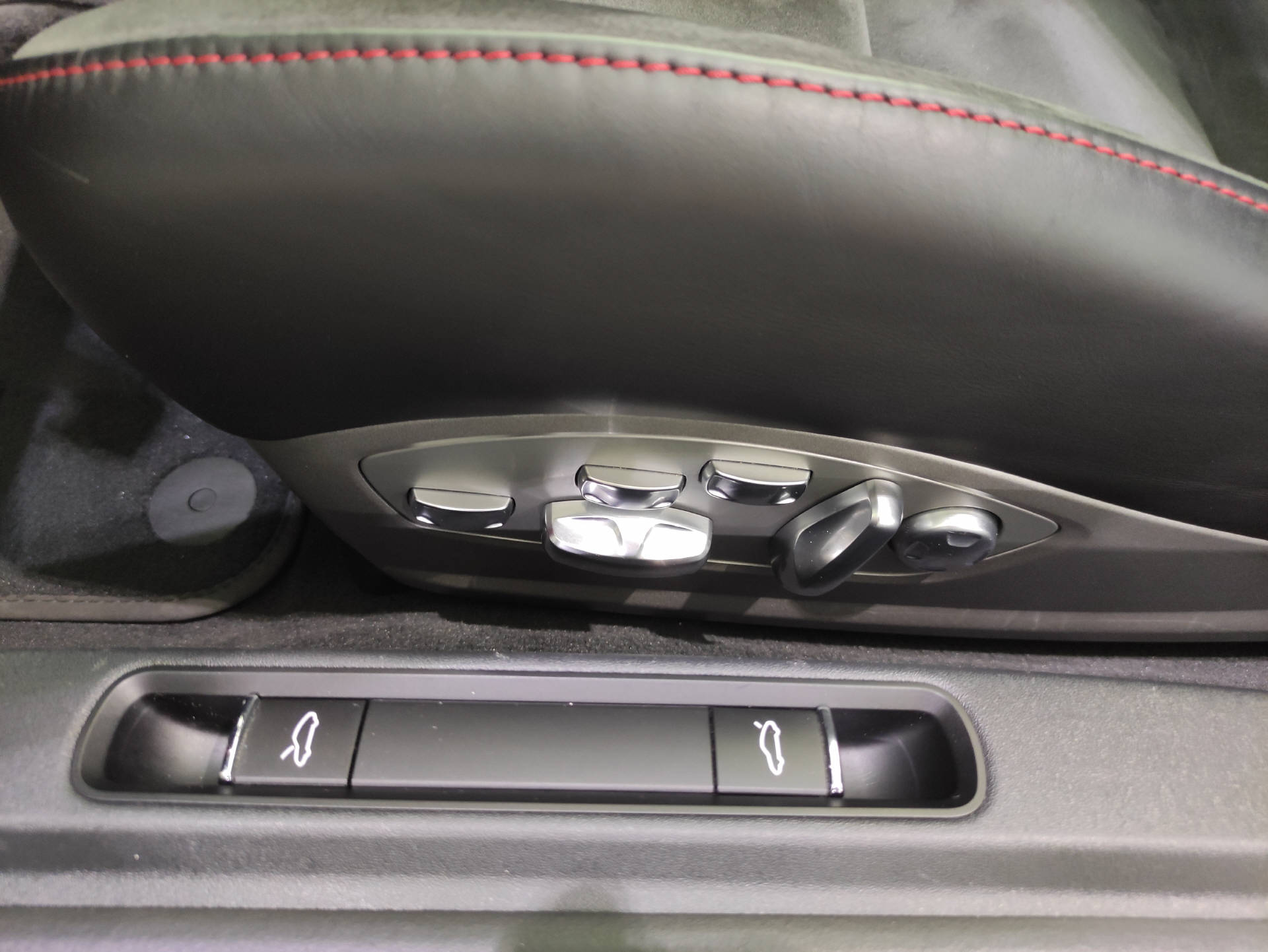 PORSCHE Boxster 718 4.0 Spyder-image-6