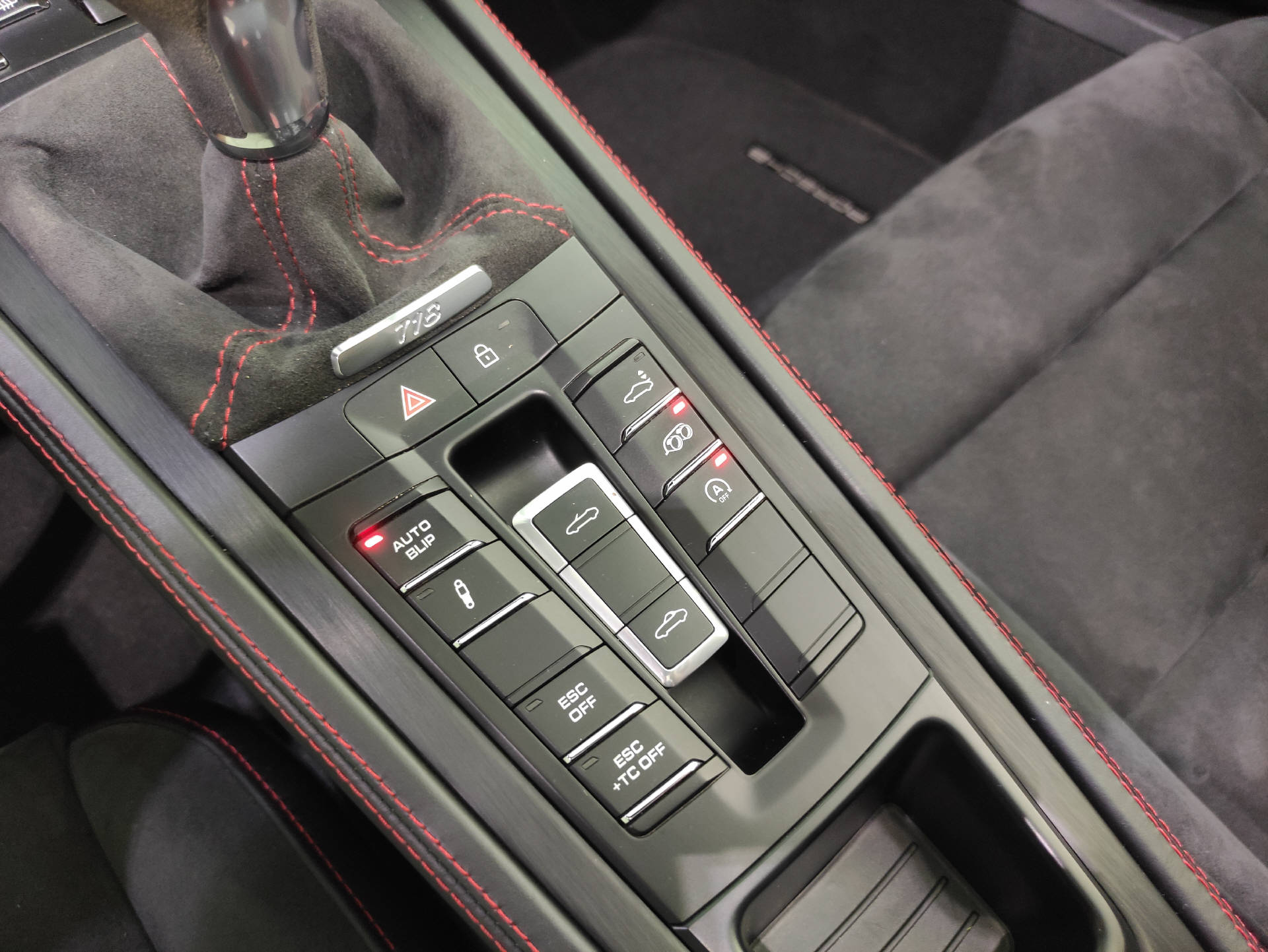 PORSCHE Boxster 718 4.0 Spyder-image-16