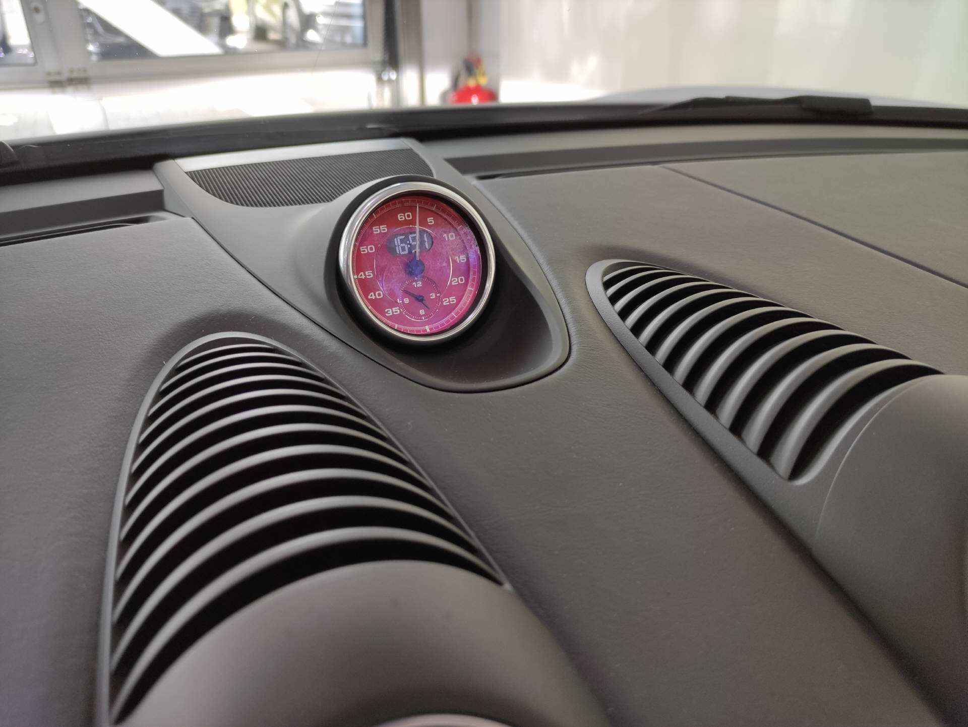 PORSCHE Boxster 718 4.0 Spyder-image-9