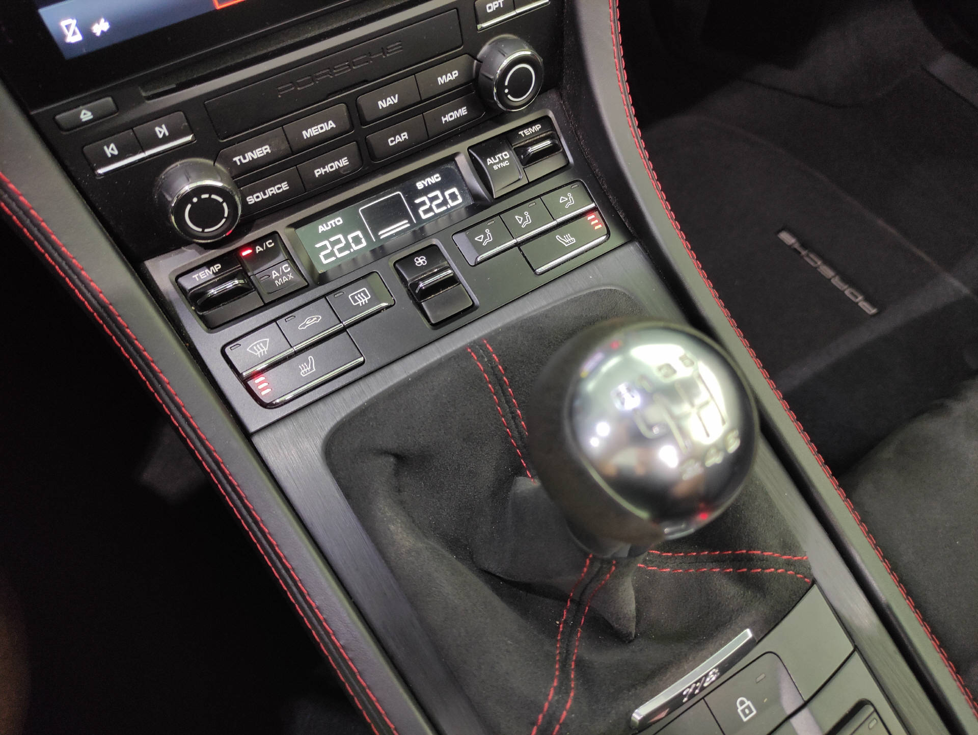 PORSCHE Boxster 718 4.0 Spyder-image-15
