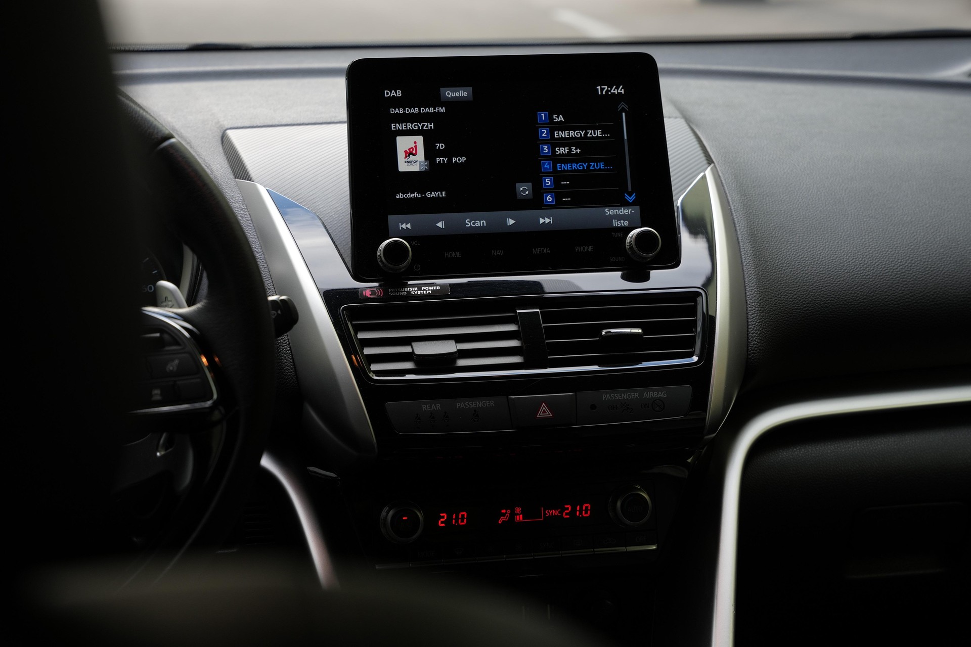 MITSUBISHI Eclipse Cross 2.4 PHEV Instyle 4x4-image-11