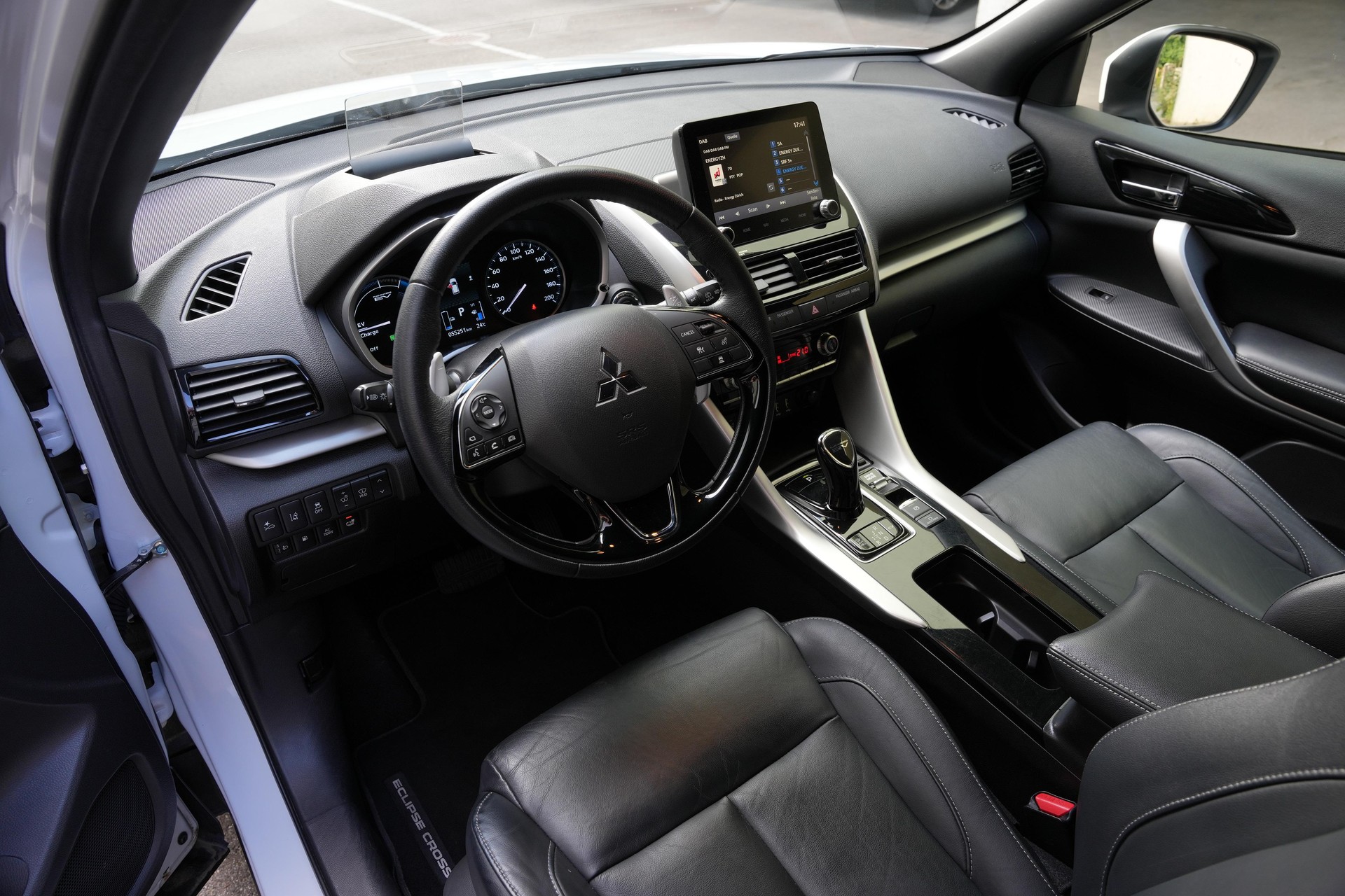 MITSUBISHI Eclipse Cross 2.4 PHEV Instyle 4x4-image-4