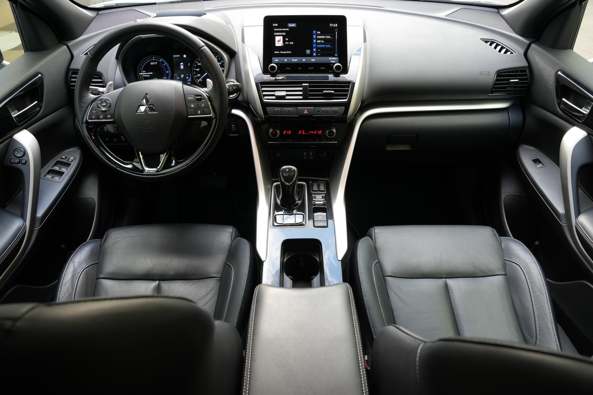 MITSUBISHI Eclipse Cross 2.4 PHEV Instyle 4x4-image-8