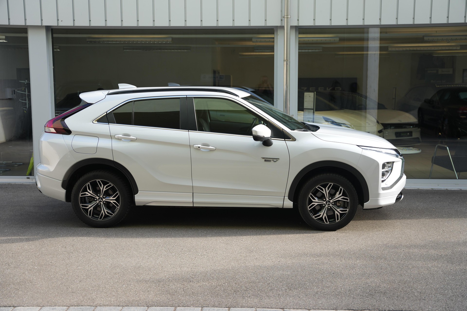MITSUBISHI Eclipse Cross 2.4 PHEV Instyle 4x4-image-1