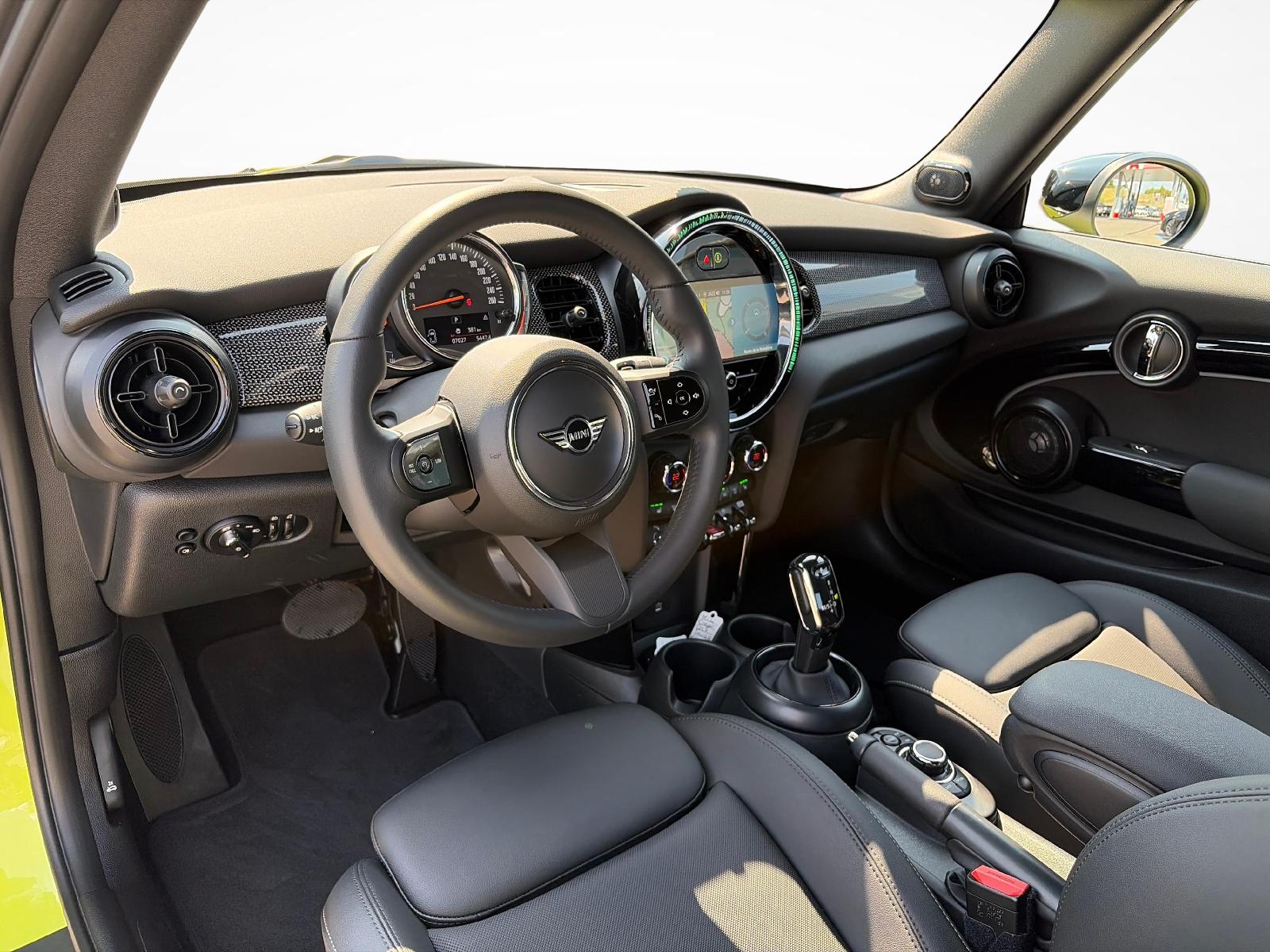 MINI Cabrio F57 1.5i Cooper-image-8