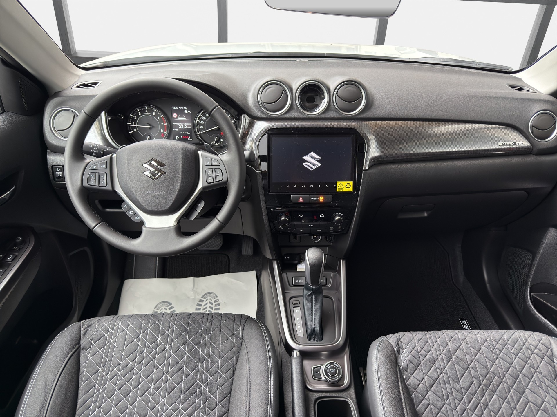 SUZUKI Vitara 1.4 Boosterjet Compact Top 4x4 Hybrid-image-9