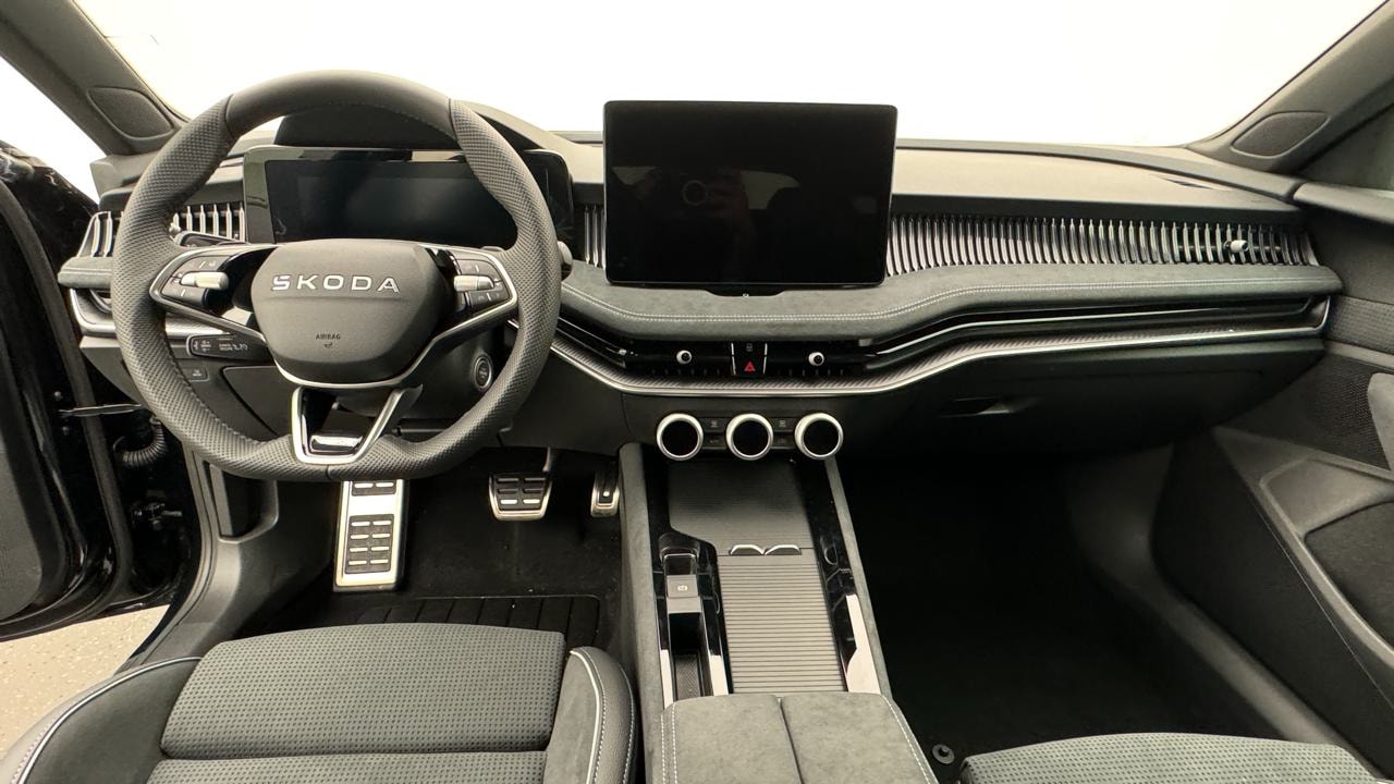 SKODA Superb Combi 2.0 TDi Sportline 4x4 DSG-image-5