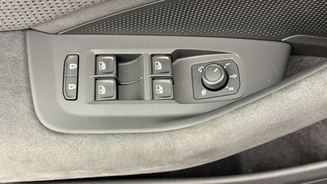 SKODA Superb Combi 2.0 TDi Sportline 4x4 DSG-image-8