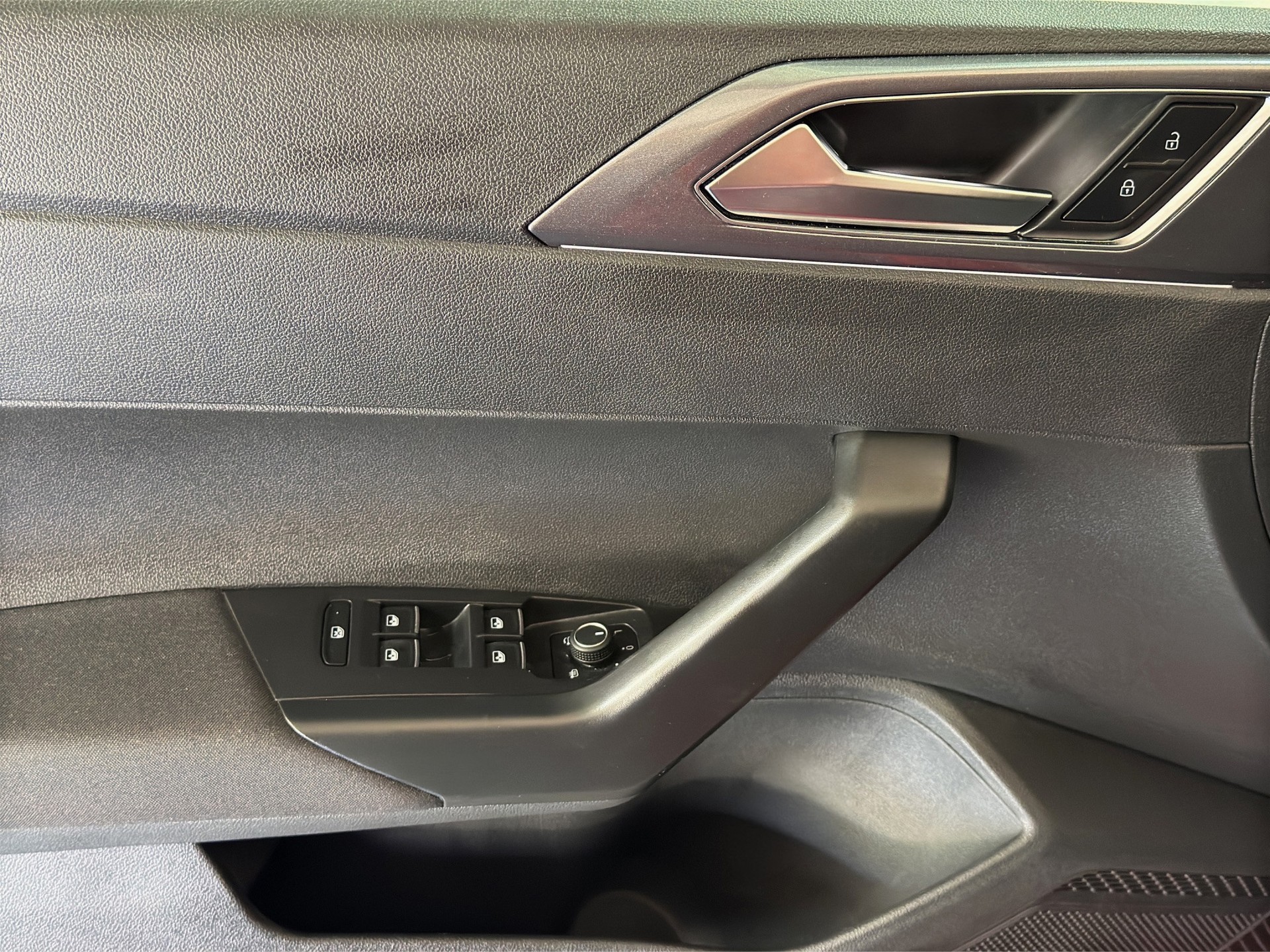 VW Polo 2.0 TSI GTI DSG "Pano-Beats Audio-IQ Light"-image-9