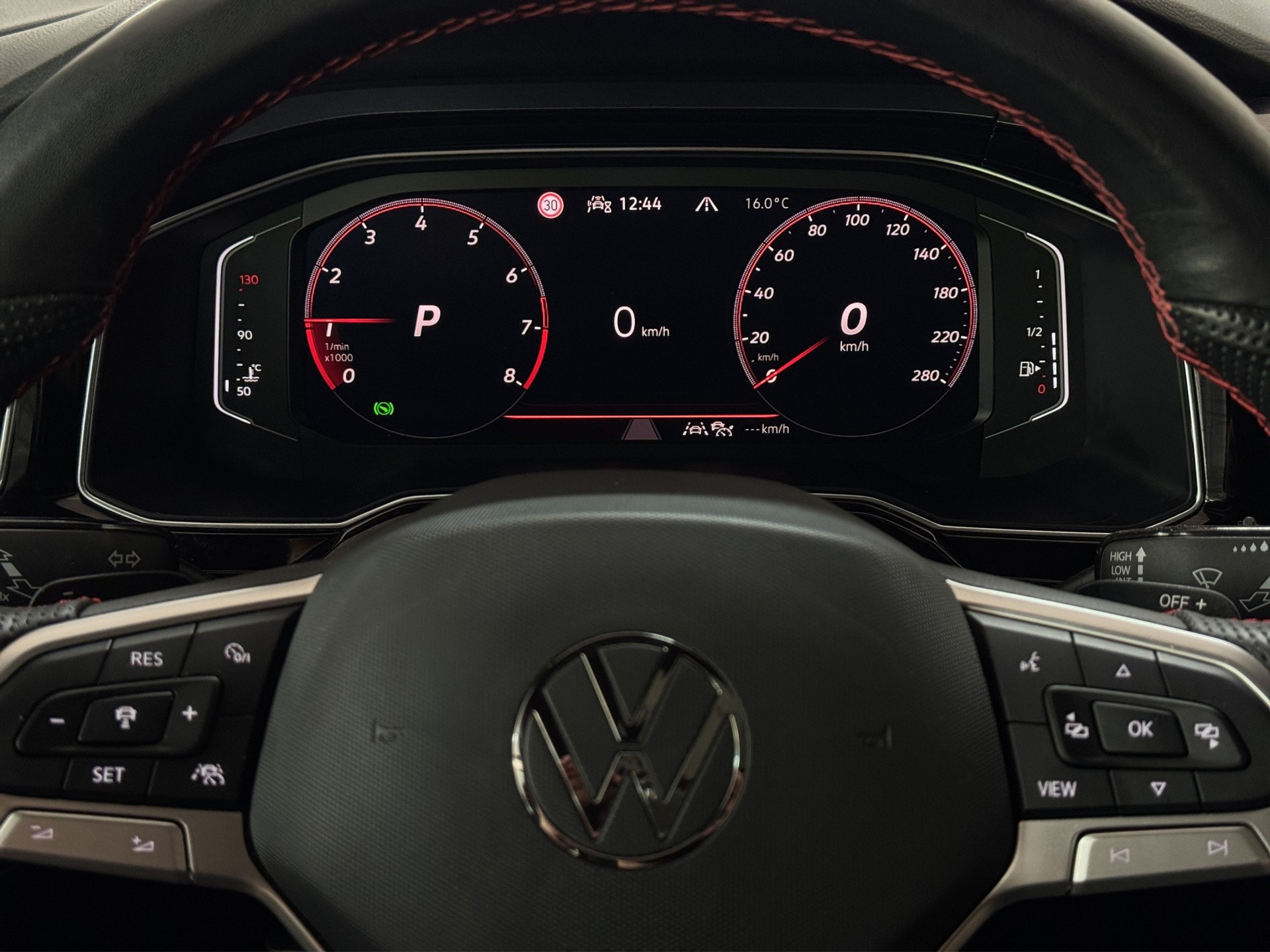 VW Polo 2.0 TSI GTI DSG "Pano-Beats Audio-IQ Light"-image-13