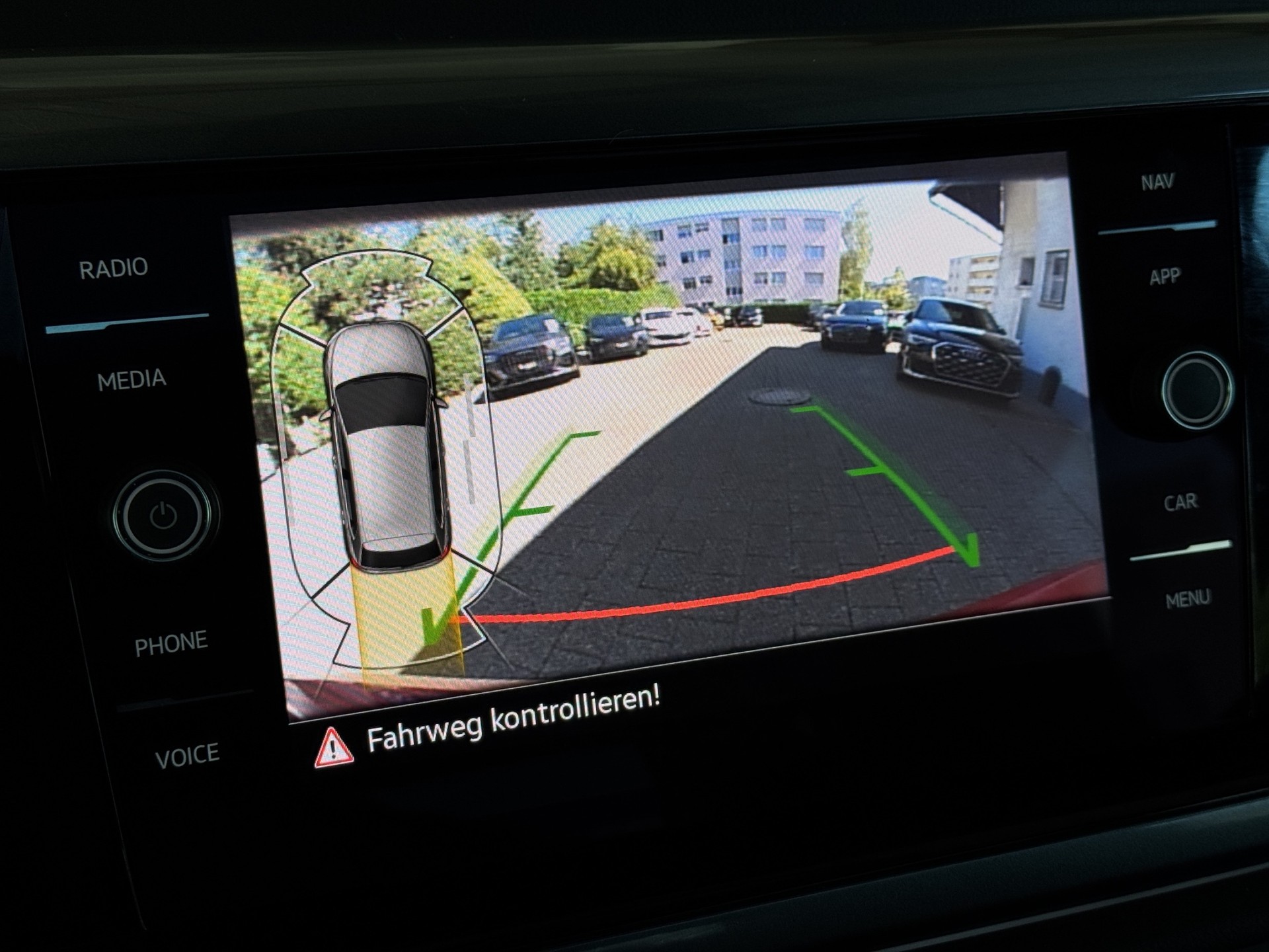VW Polo 2.0 TSI GTI DSG "Pano-Beats Audio-IQ Light"-image-17
