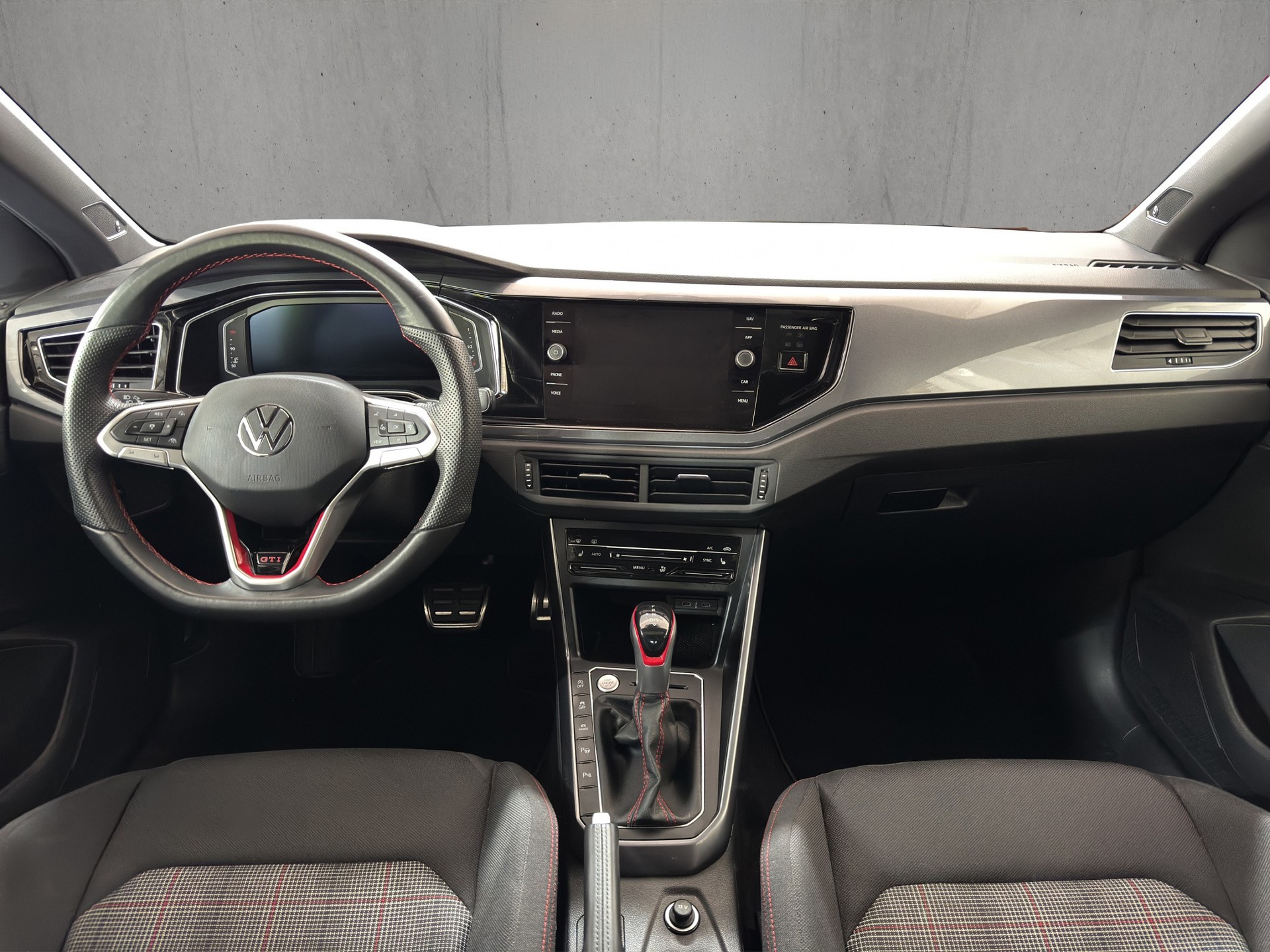 VW Polo 2.0 TSI GTI DSG "Pano-Beats Audio-IQ Light"-image-11