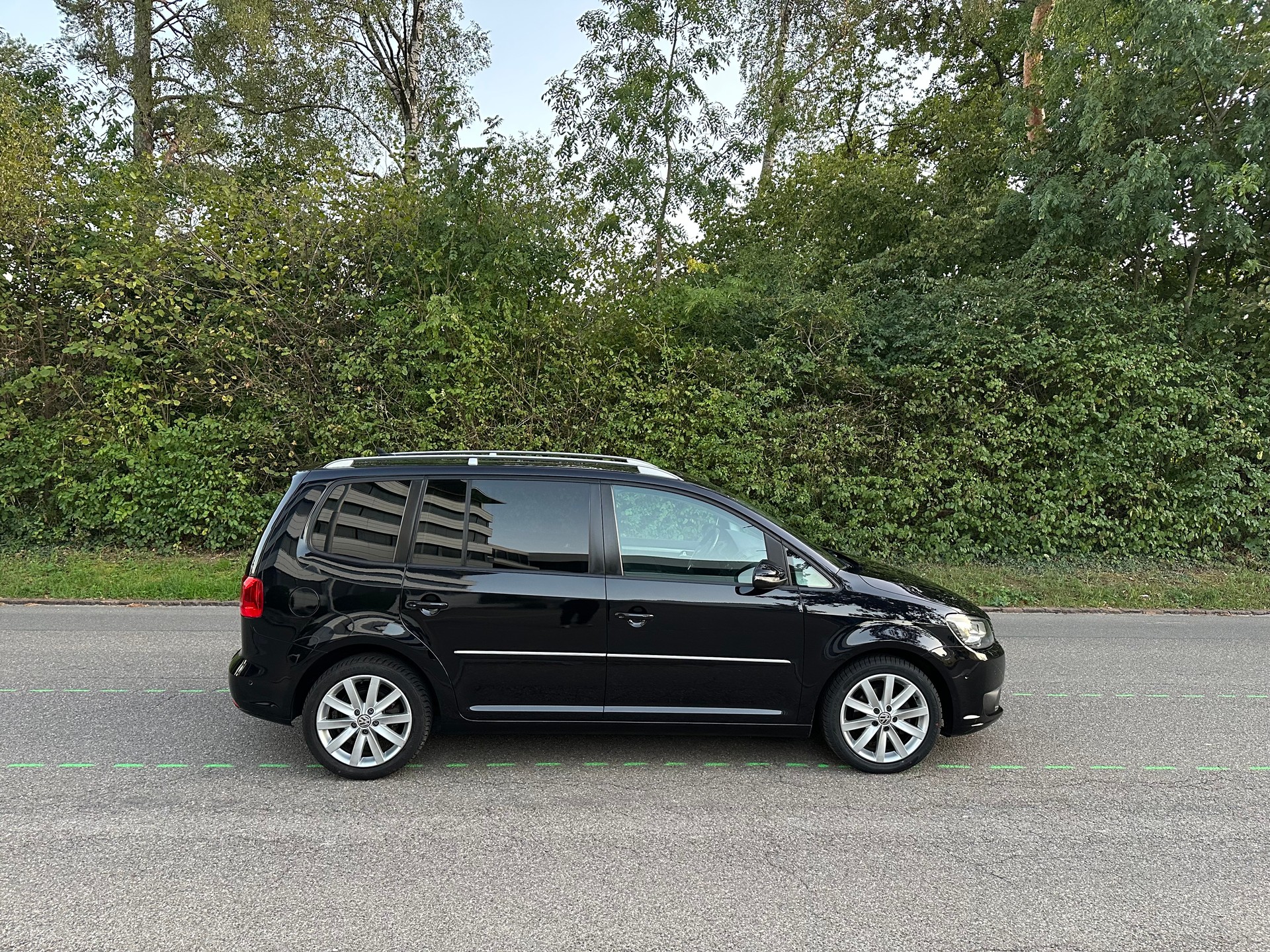 VW Touran 1.4 TSI Highline DSG 7Sitz-image-3