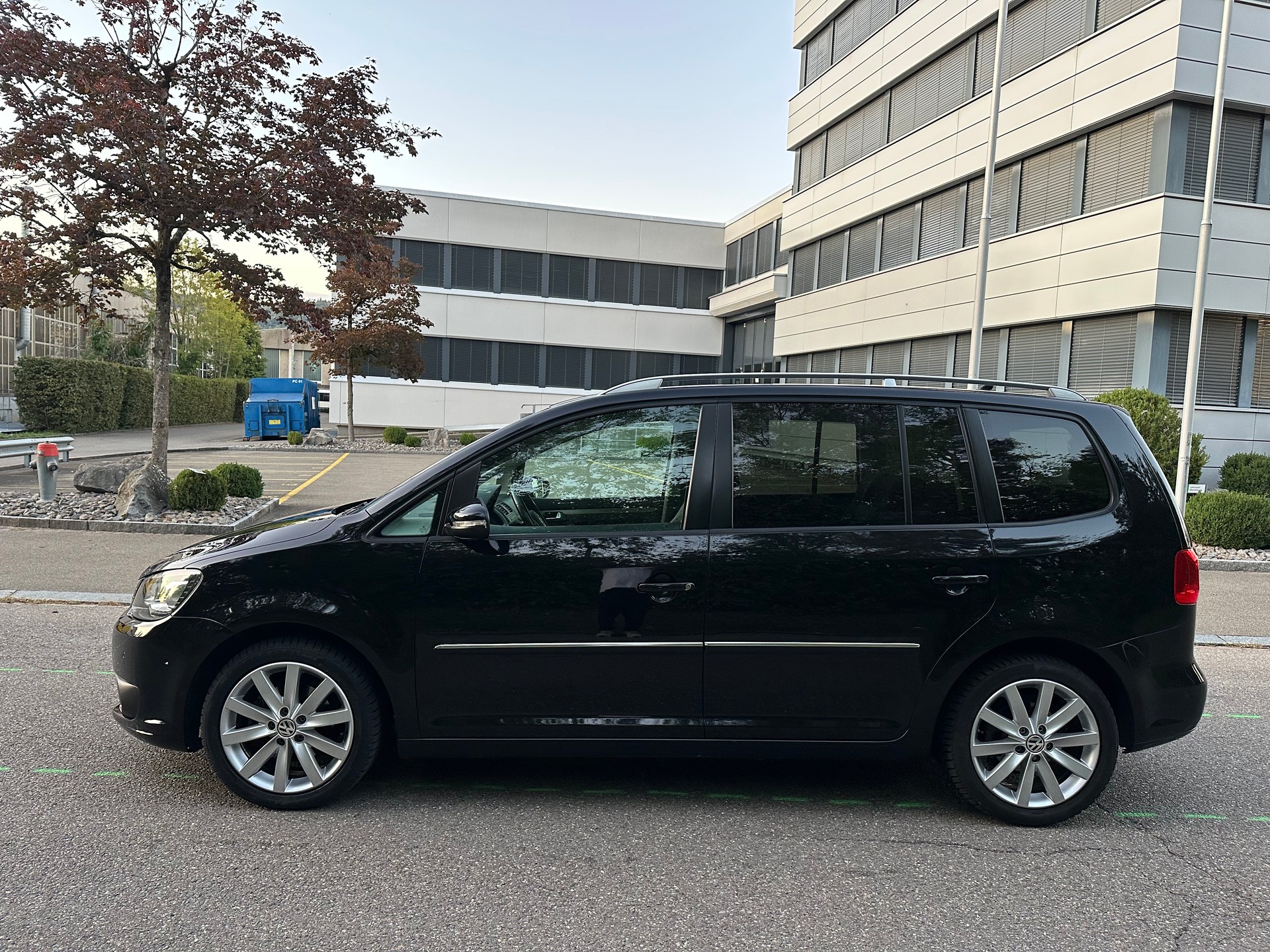 VW Touran 1.4 TSI Highline DSG 7Sitz-image-7