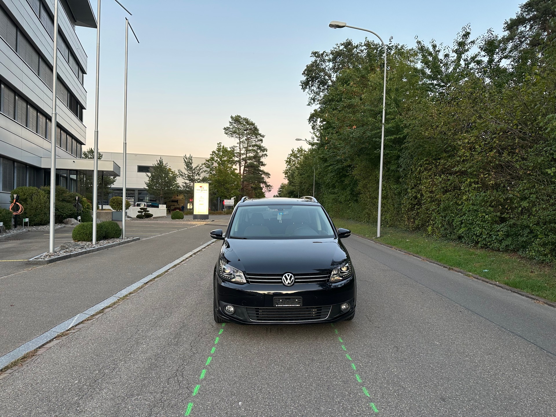 VW Touran 1.4 TSI Highline DSG 7Sitz-image-2