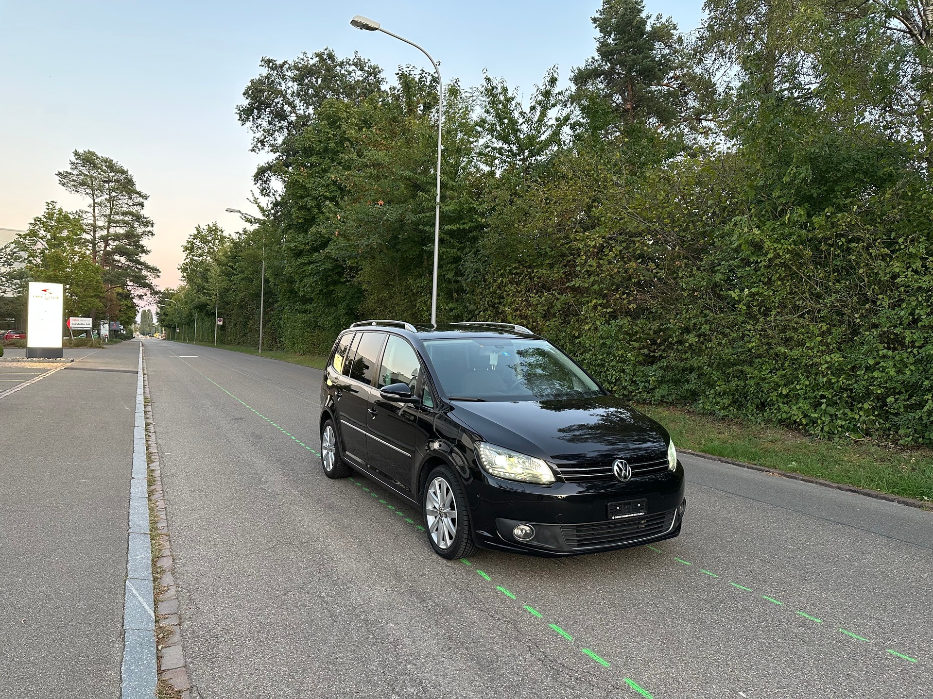 VW Touran 1.4 TSI Highline DSG 7Sitz-image-15