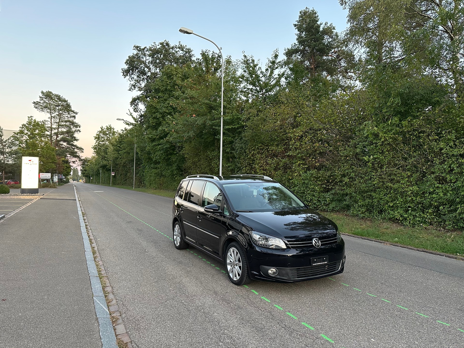 VW Touran 1.4 TSI Highline DSG 7Sitz-image-1