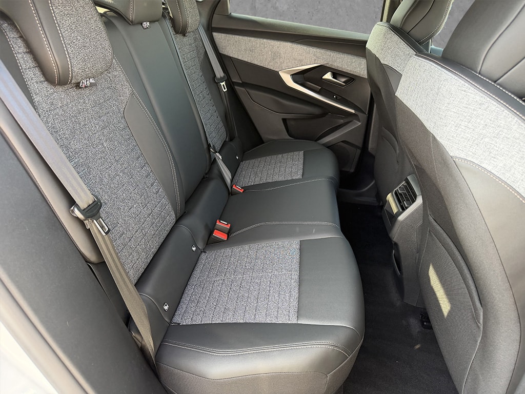 PEUGEOT 3008 Long range e-Allure 96,9 kw-image-11