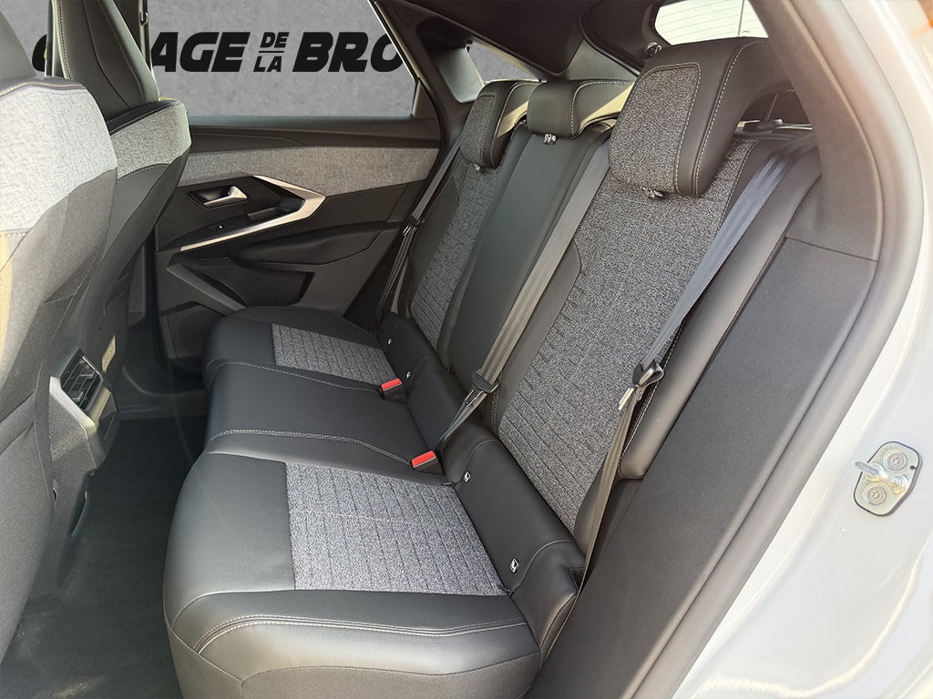 PEUGEOT 3008 Long range e-Allure 96,9 kw-image-10