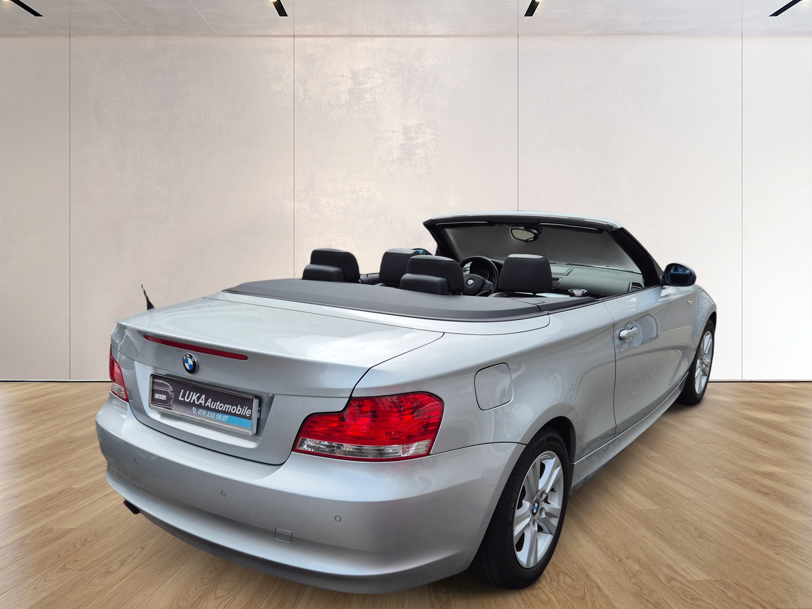 BMW 118i Cabrio-image-3