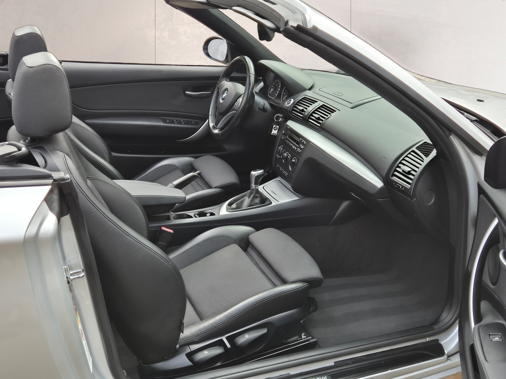 BMW 118i Cabrio-image-10
