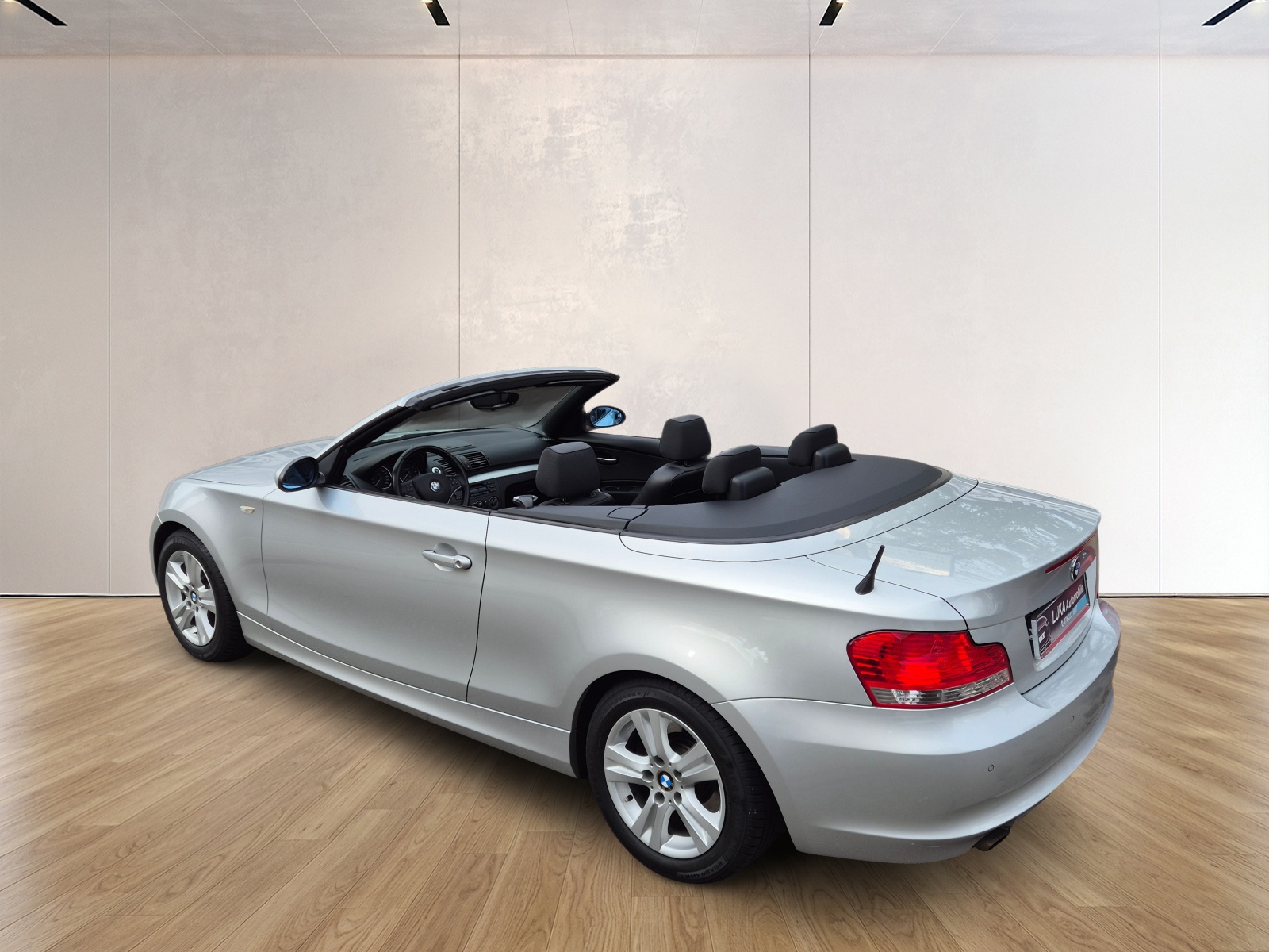 BMW 118i Cabrio-image-2