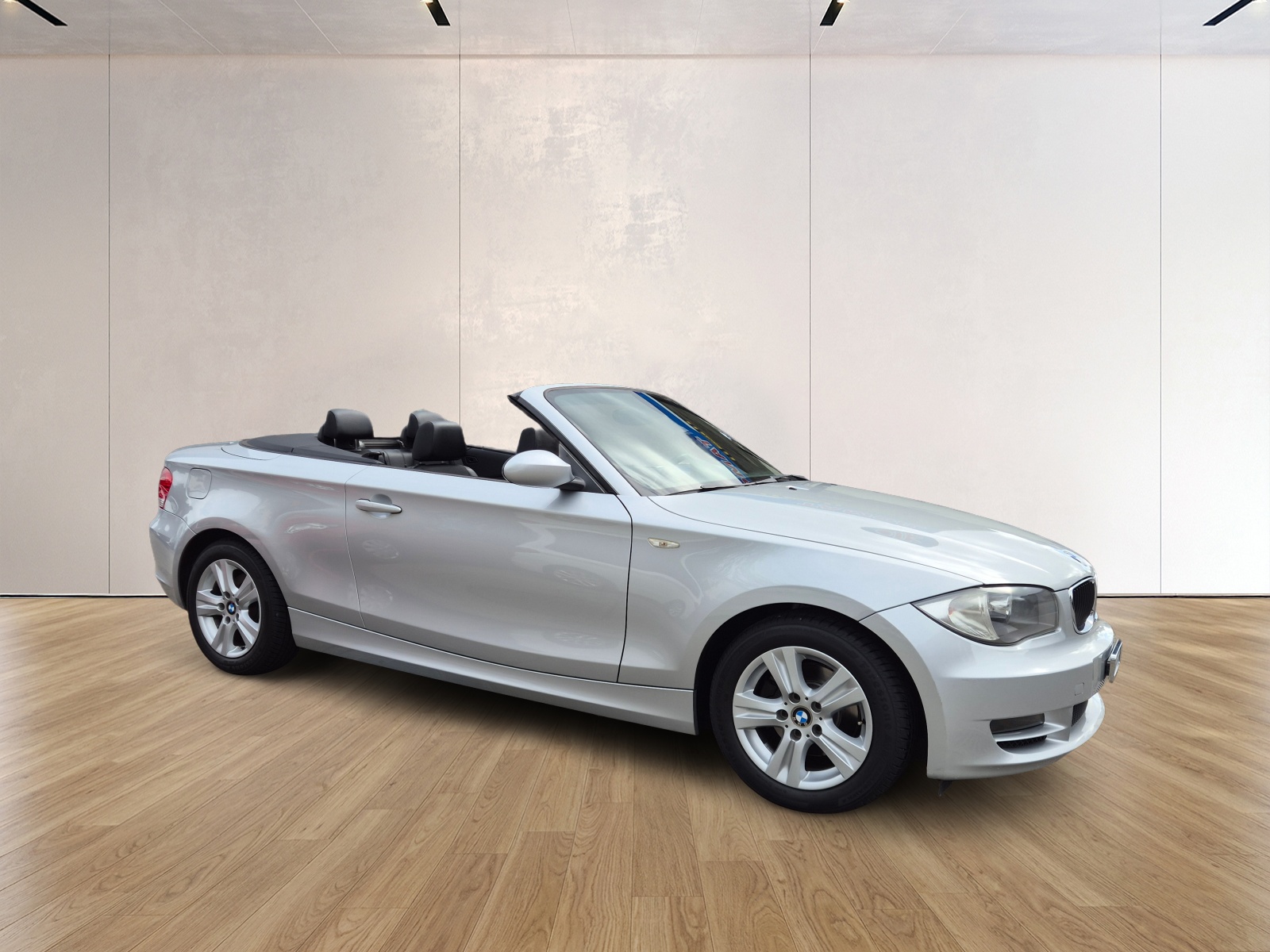 BMW 118i Cabrio-image-4