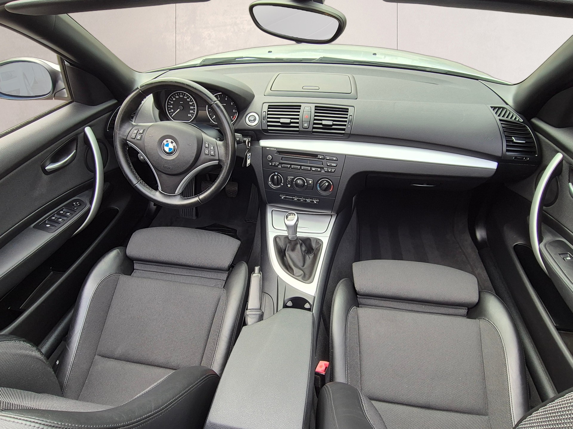 BMW 118i Cabrio-image-8