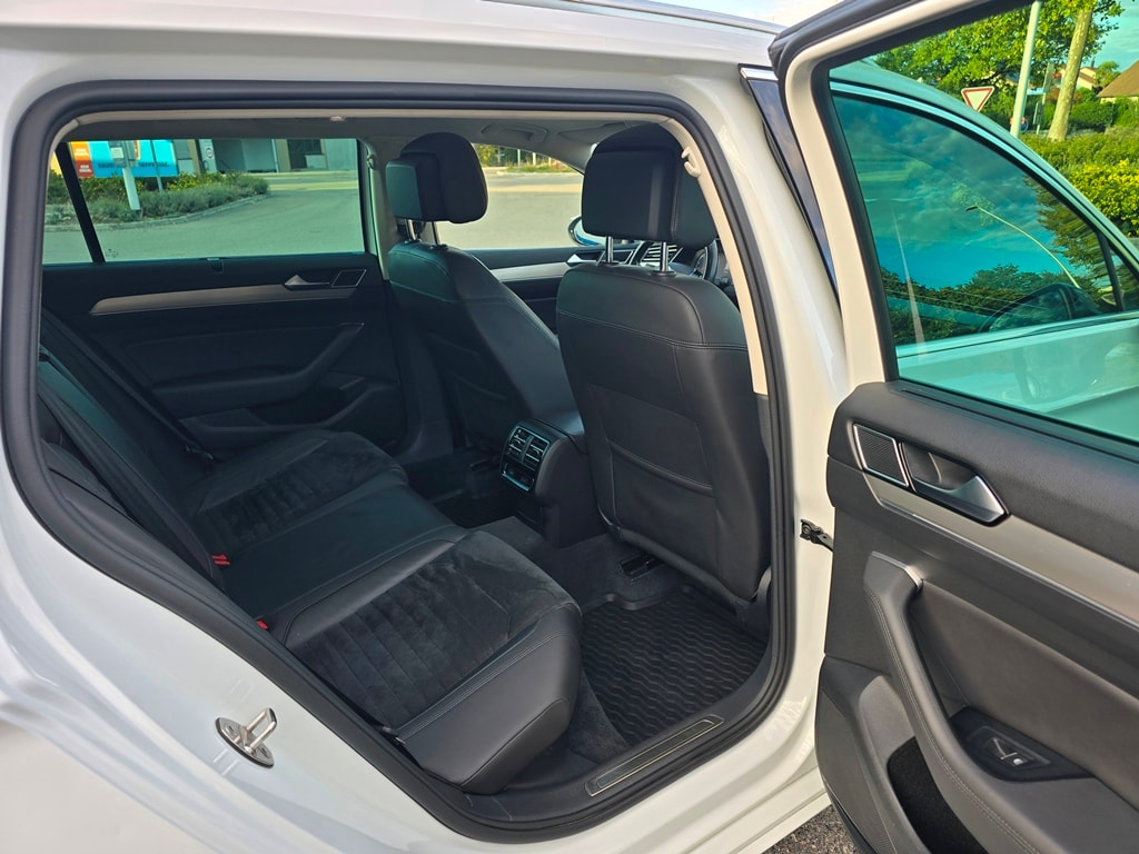 VW Passat Variant 2.0 TDI 190 SCR Highl. DSG 4m-image-14