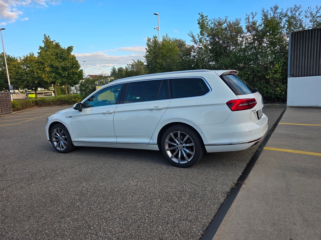 VW Passat Variant 2.0 TDI 190 SCR Highl. DSG 4m-image-3
