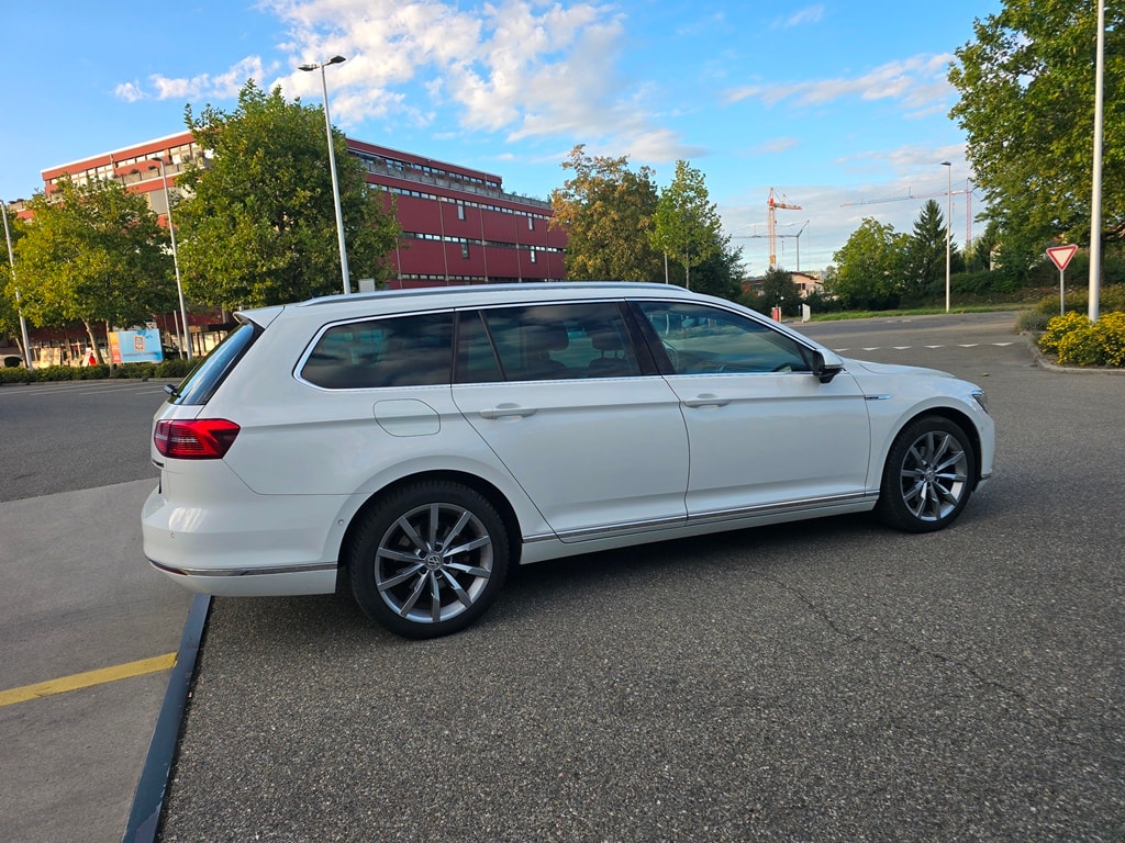 VW Passat Variant 2.0 TDI 190 SCR Highl. DSG 4m-image-8