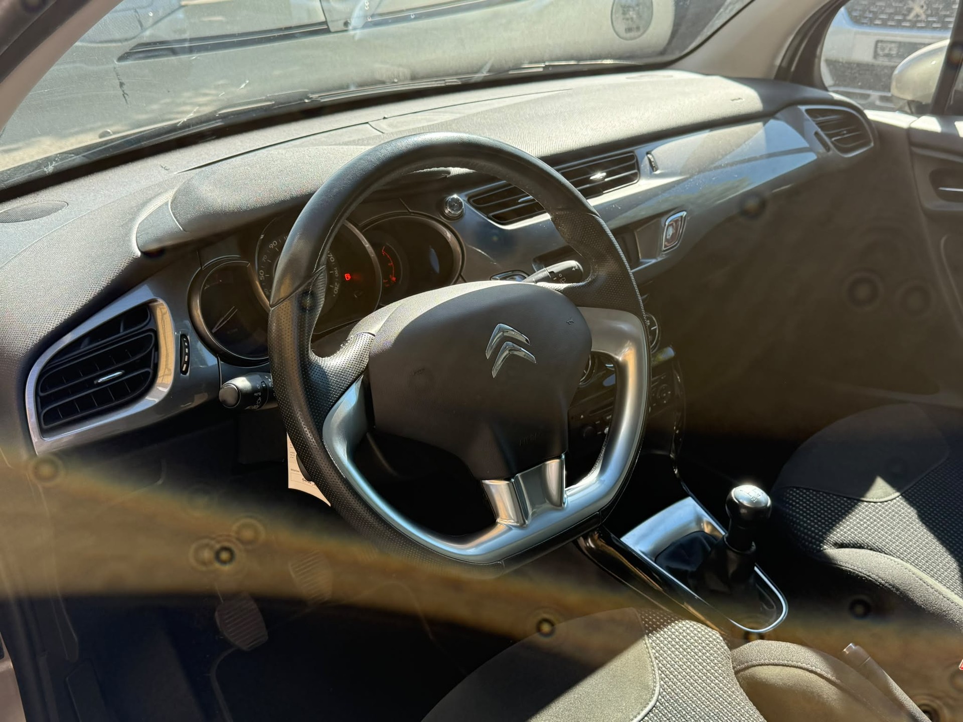 CITROEN C3 1.4i 16V Exclusive-image-9