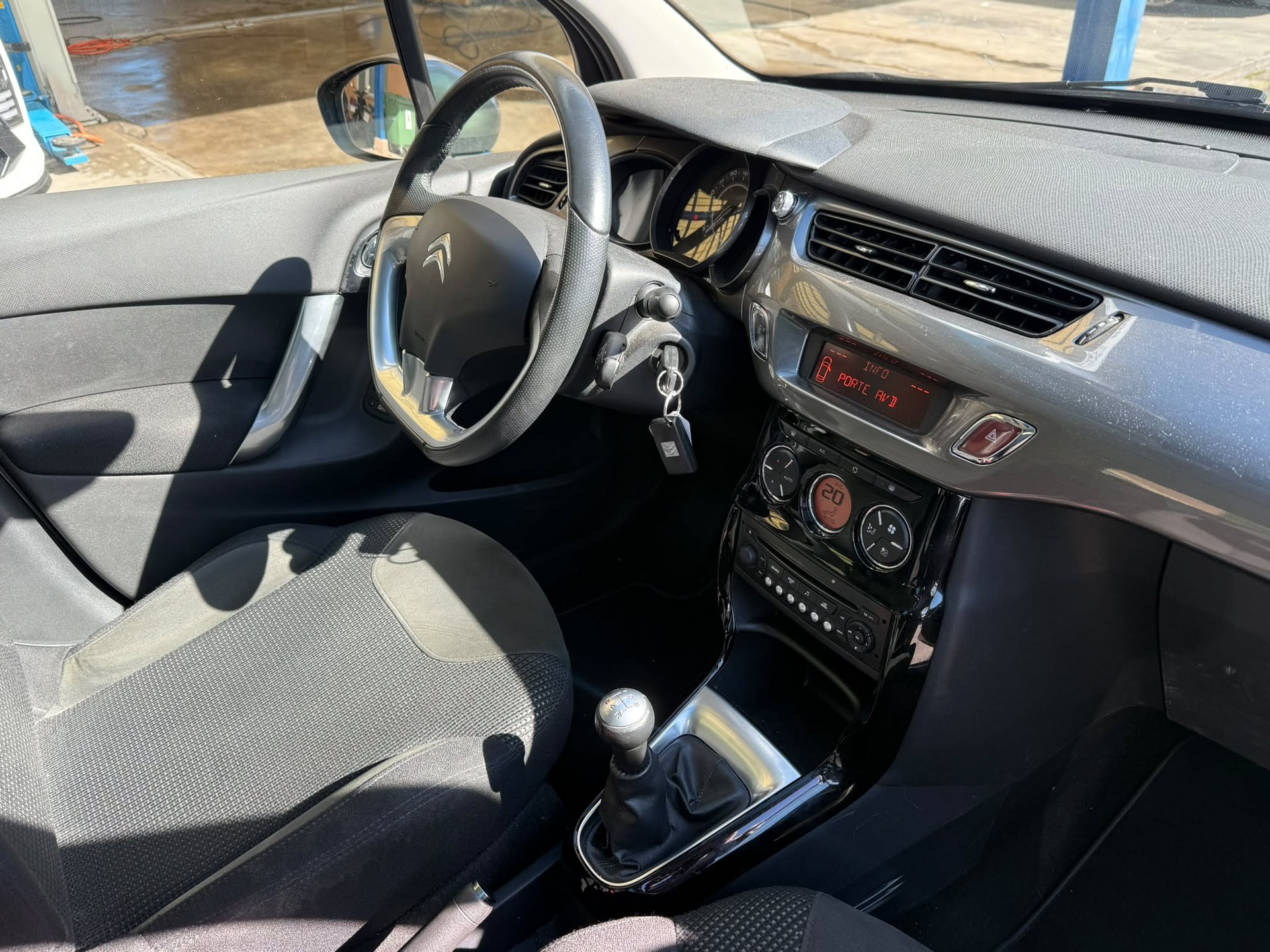 CITROEN C3 1.4i 16V Exclusive-image-7