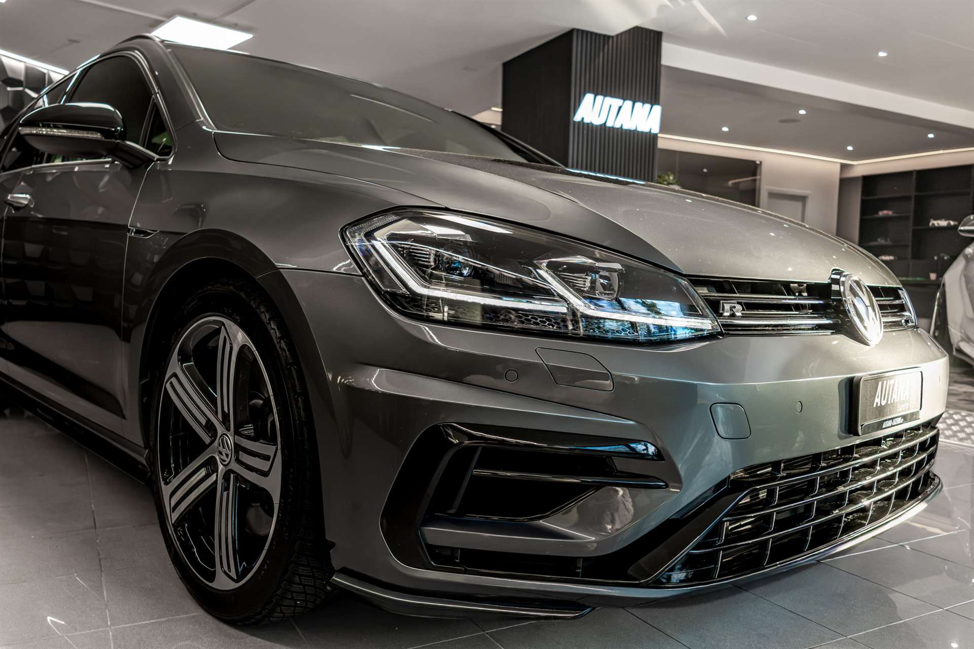 VW Golf Variant 2.0 TSI R 4Motion DSG-image-23