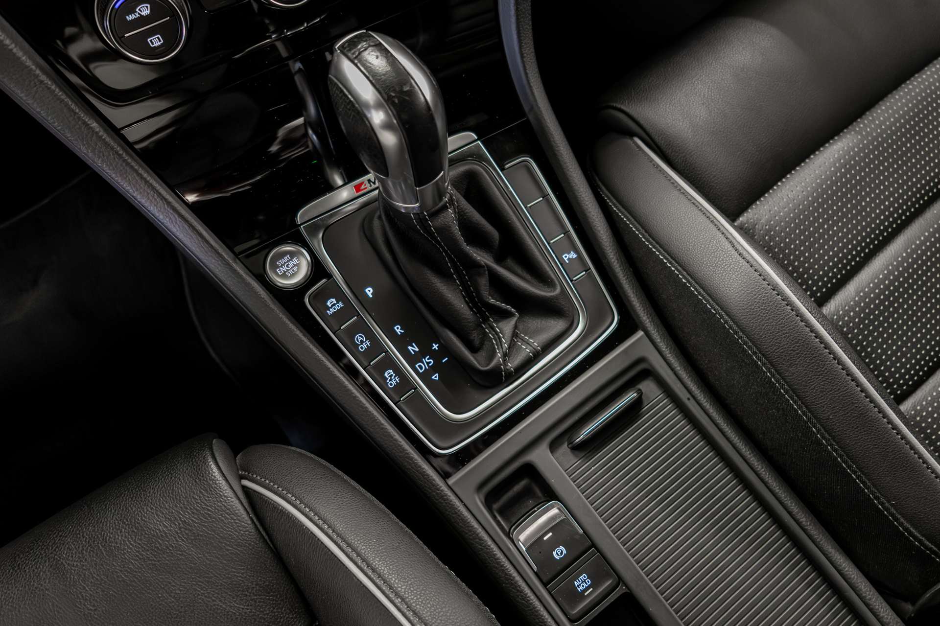 VW Golf Variant 2.0 TSI R 4Motion DSG-image-17