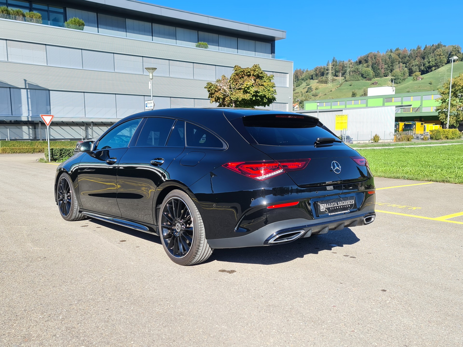 MERCEDES-BENZ CLA Shooting Brake 200 AMG Line 7G-DCT-image-2